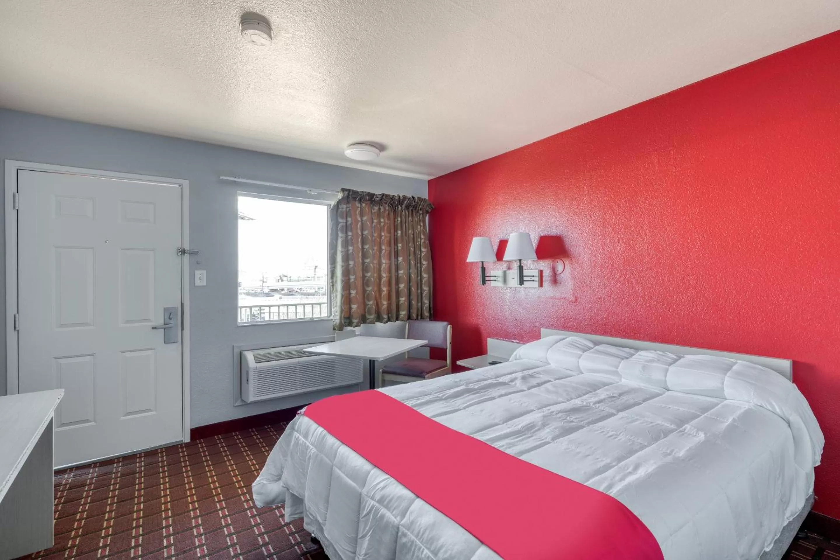 Bedroom, Bed in OYO Hotel Houston Southwest I-69