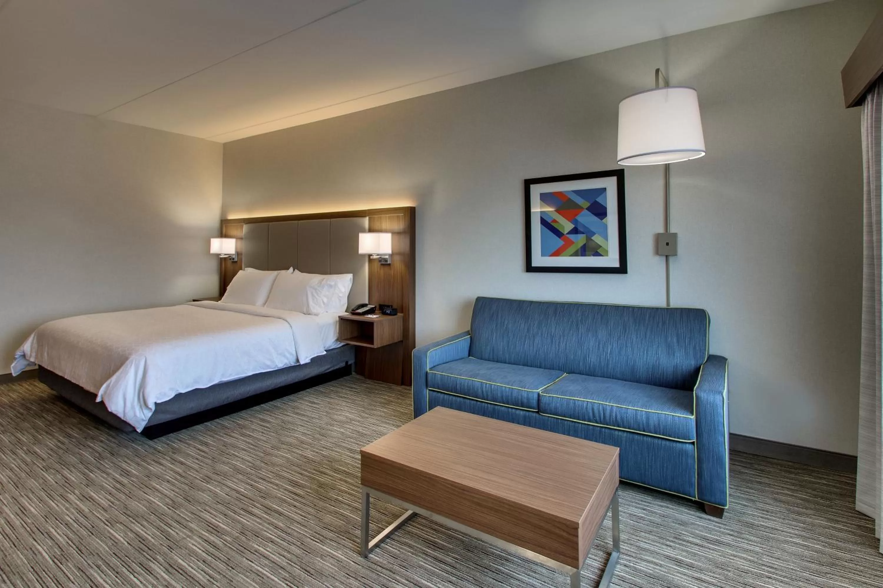 Bed in Holiday Inn Express & Suites Findlay North by IHG
