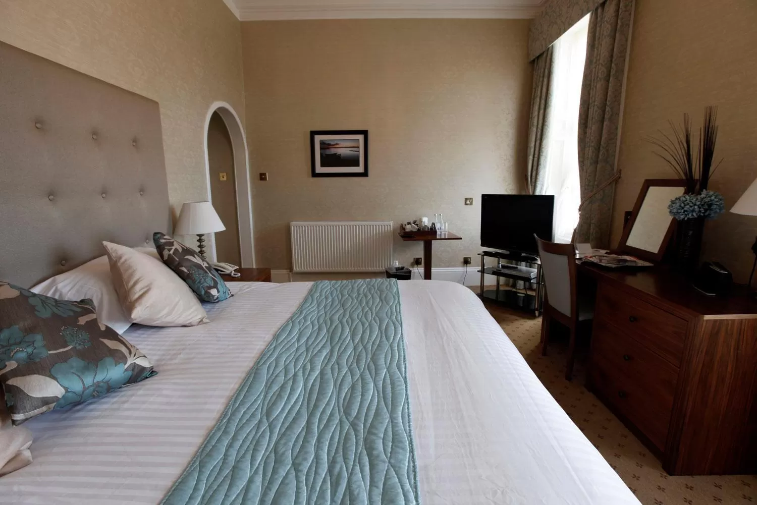 Bed in Mackays Hotel