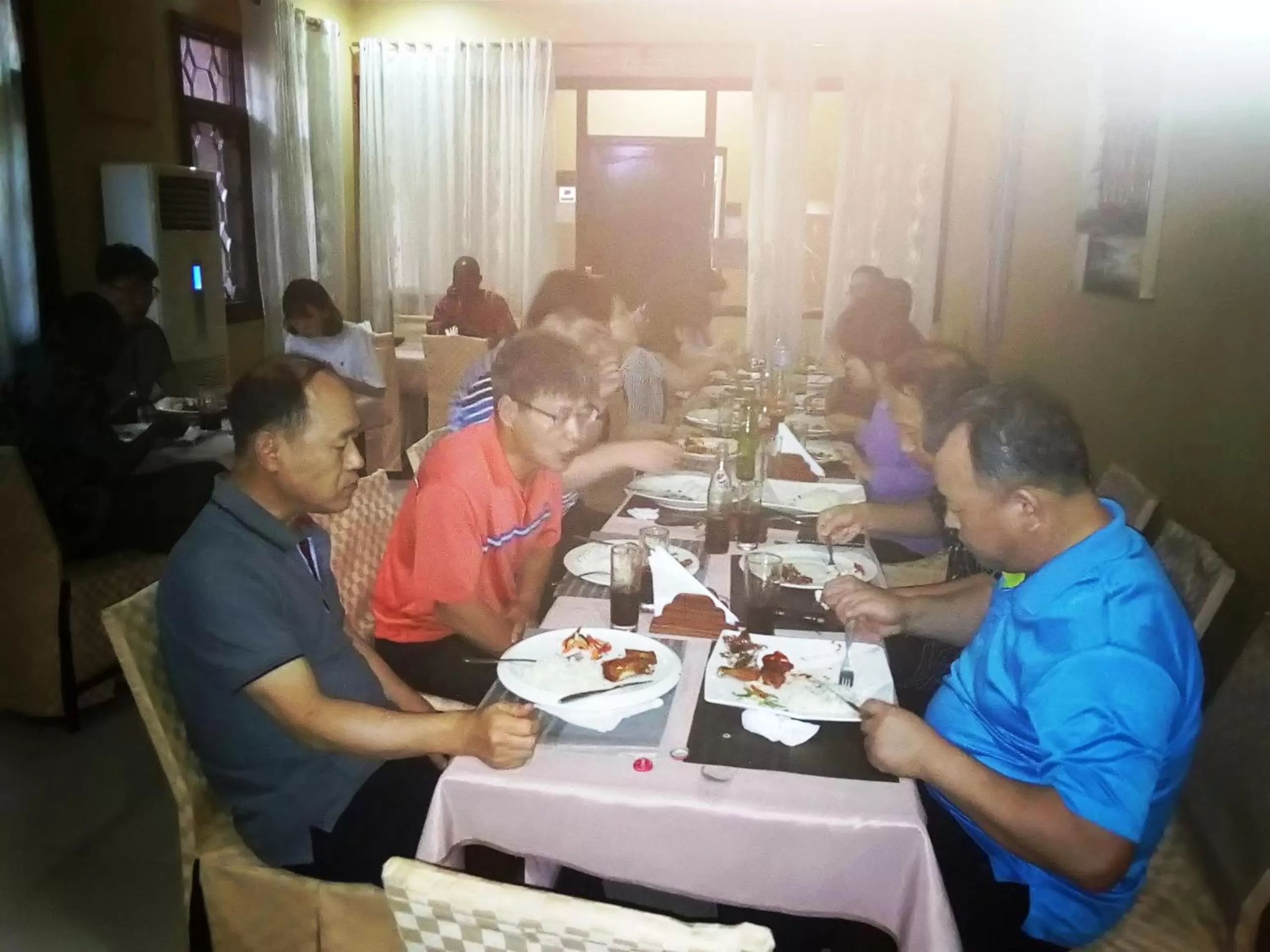 Restaurant/places to eat in Transit Airport B&B