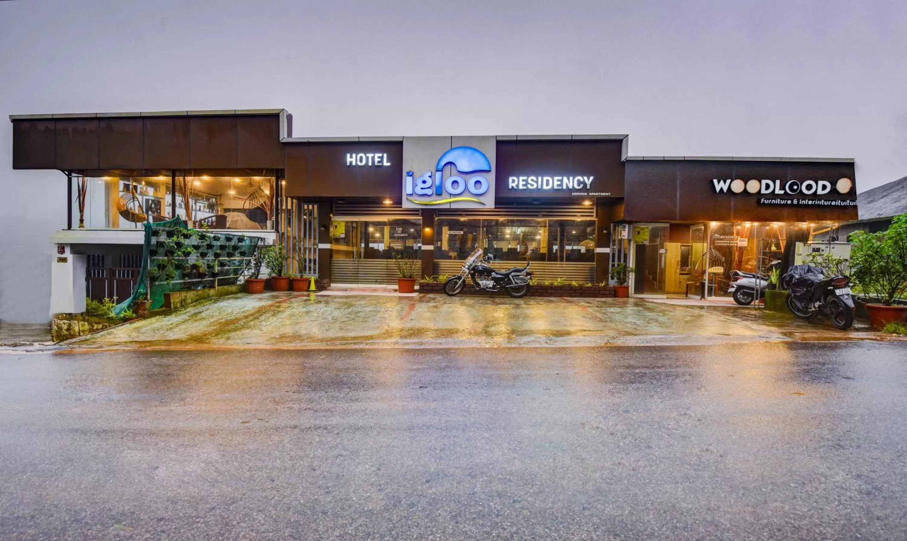 Property building in Itsy Hotels Igloo Residency Raja Seat