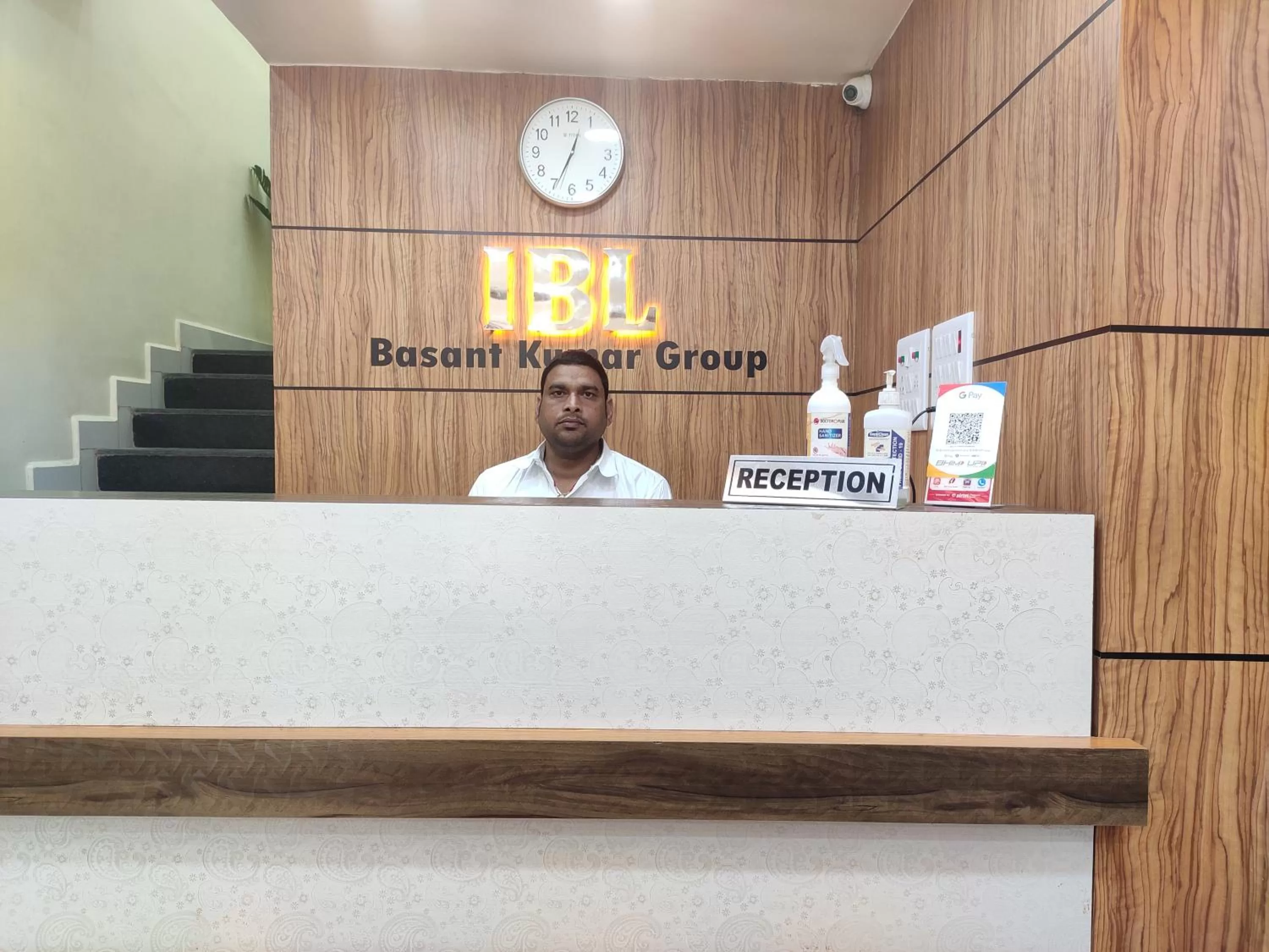 HOTEL CENTRAL SQUARE "A Couple Friendly Hotel"