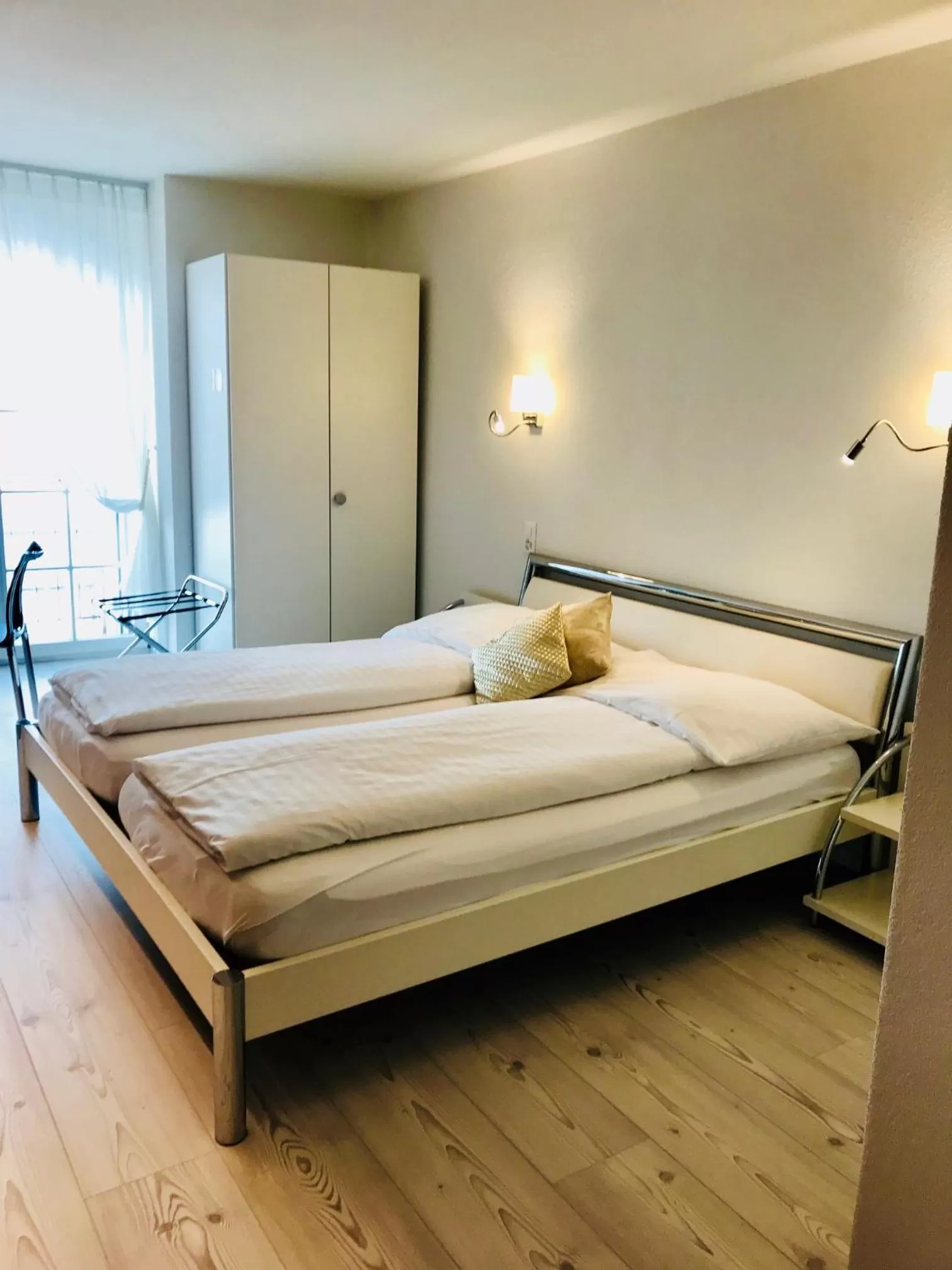 Bedroom, Bed in Hotel Murtenhof & Krone