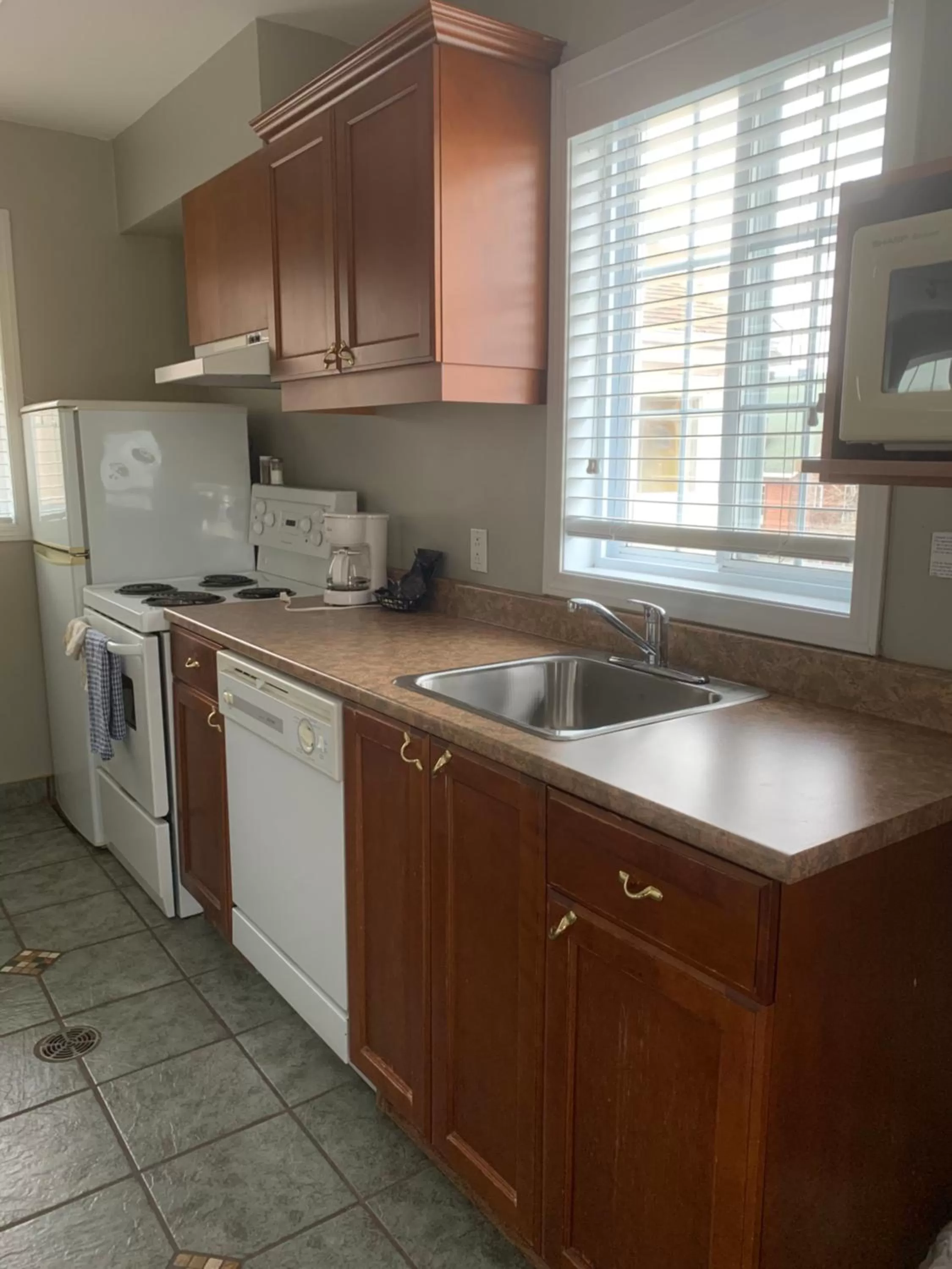 Kitchen or kitchenette in Hotel and Suites Les Laurentides