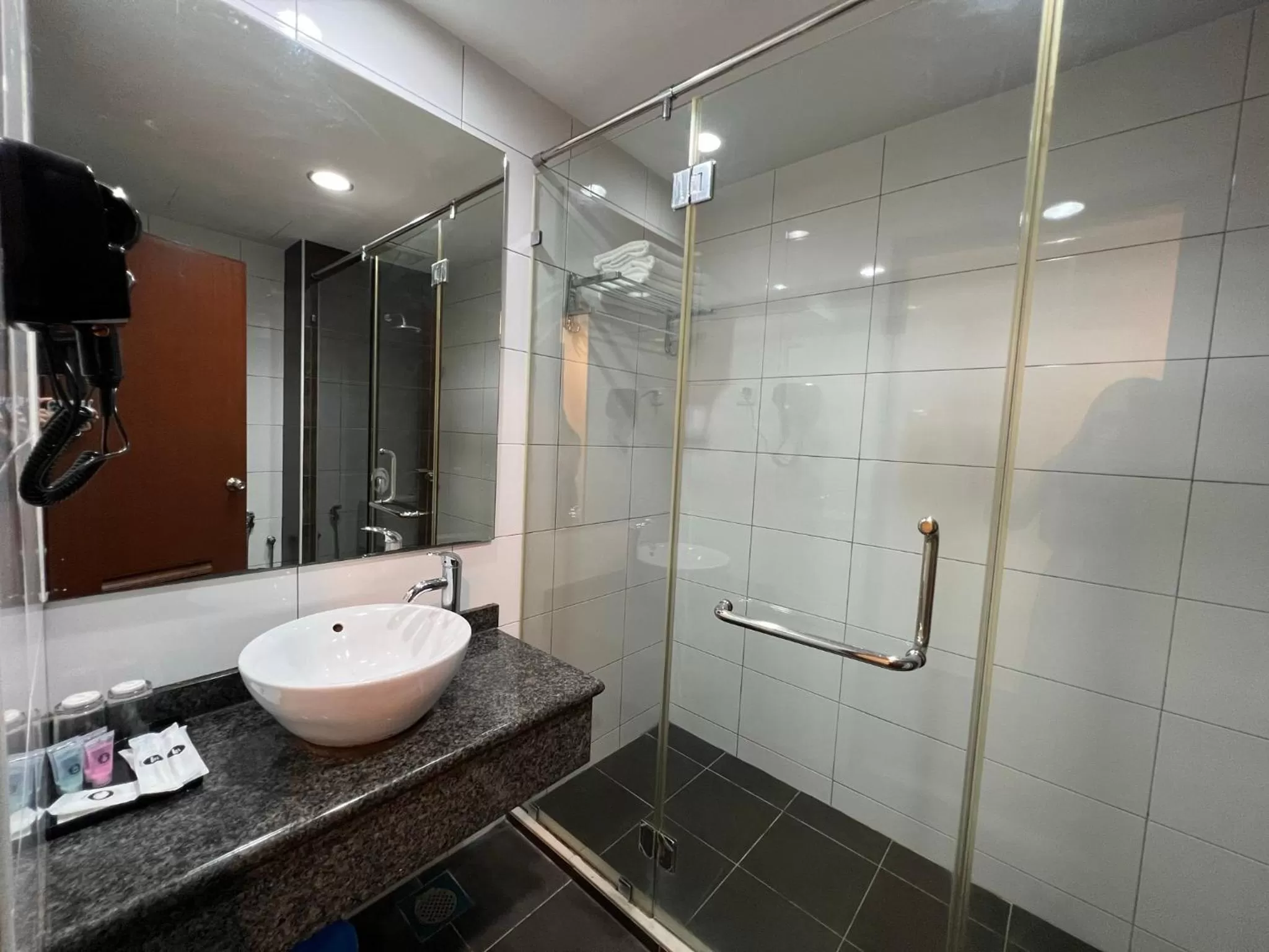 Bathroom in SSL Traders Hotel