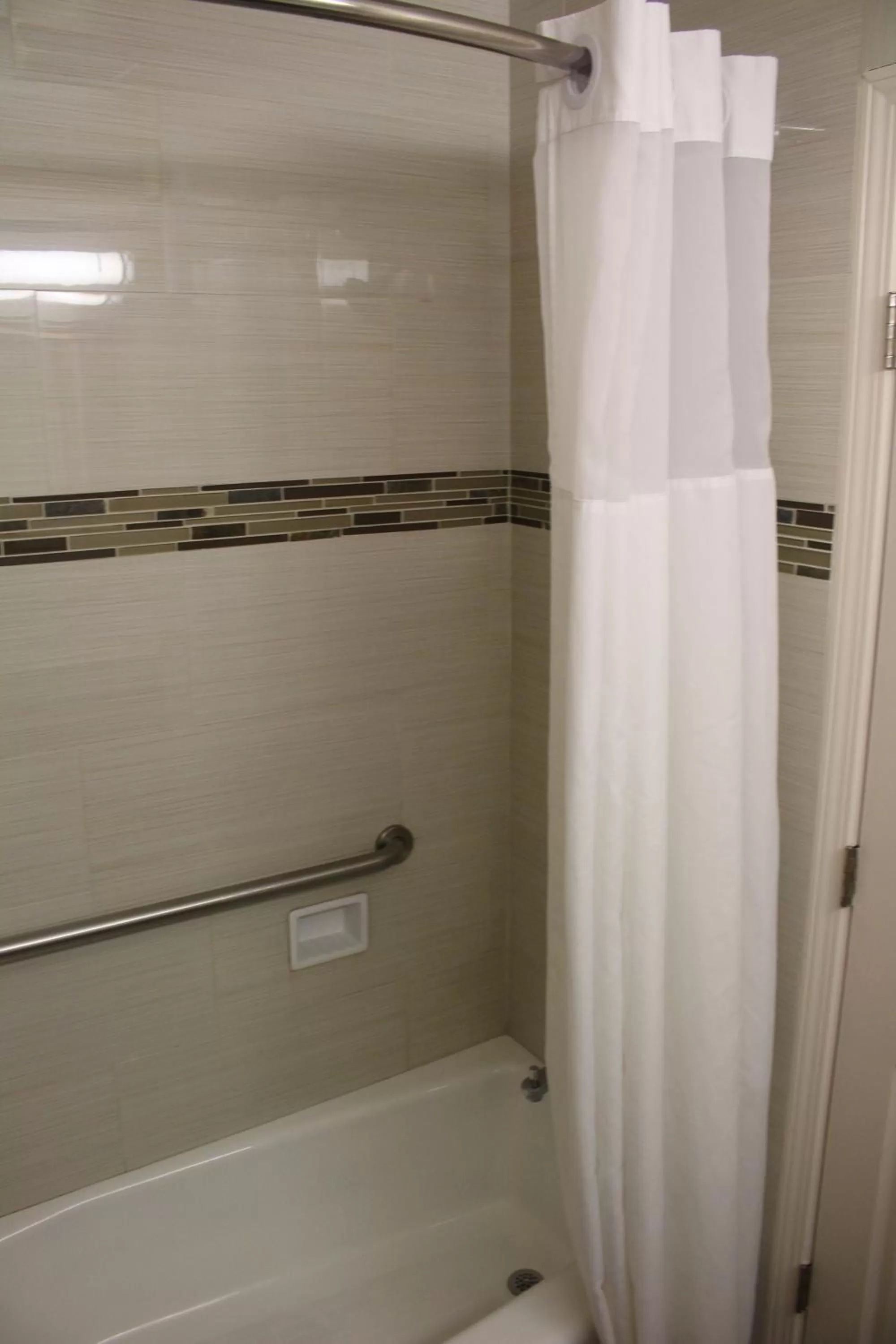 Shower in Bay Bridge Inn San Francisco