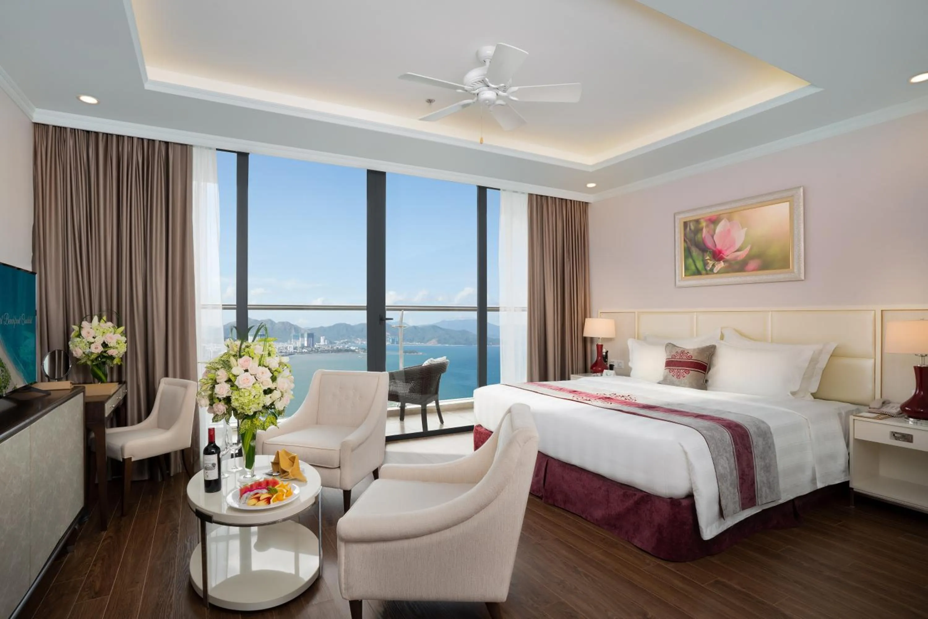 Balcony/Terrace, Bed in Vinpearl Beachfront Nha Trang