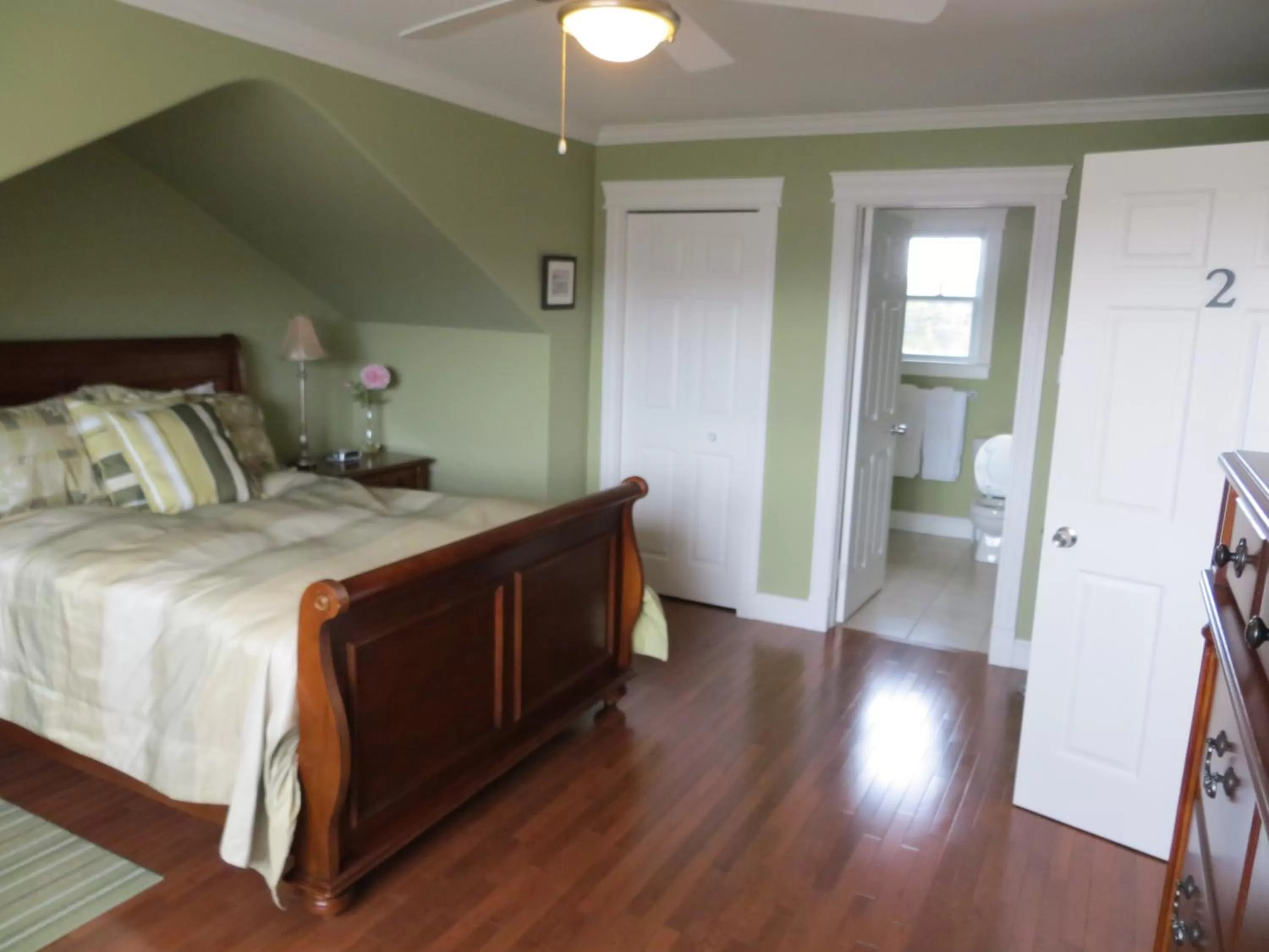 Photo of the whole room, Bed in Lancaster Inn B&B
