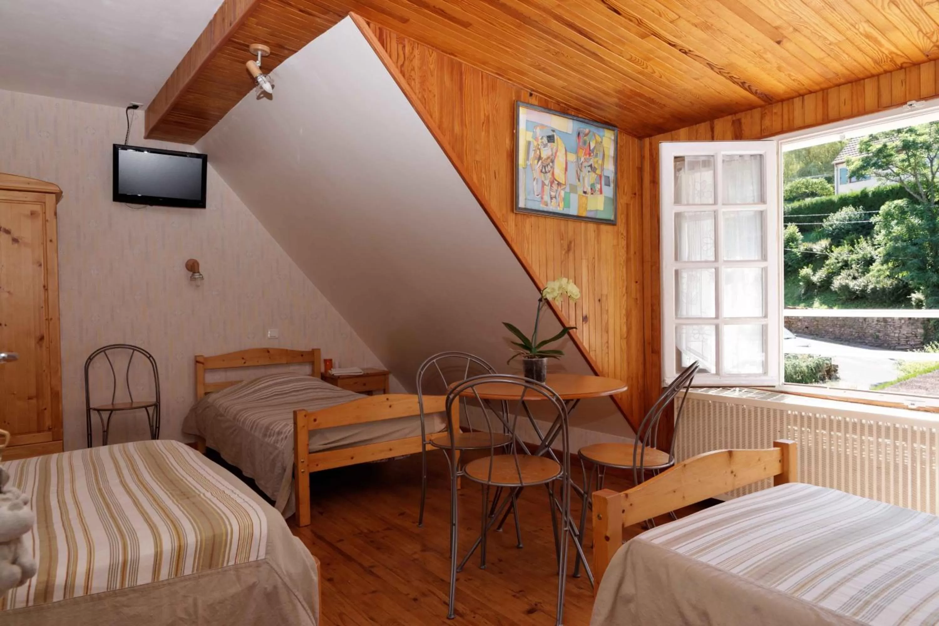 Photo of the whole room, Bed in Chambres d'hotes à Autun