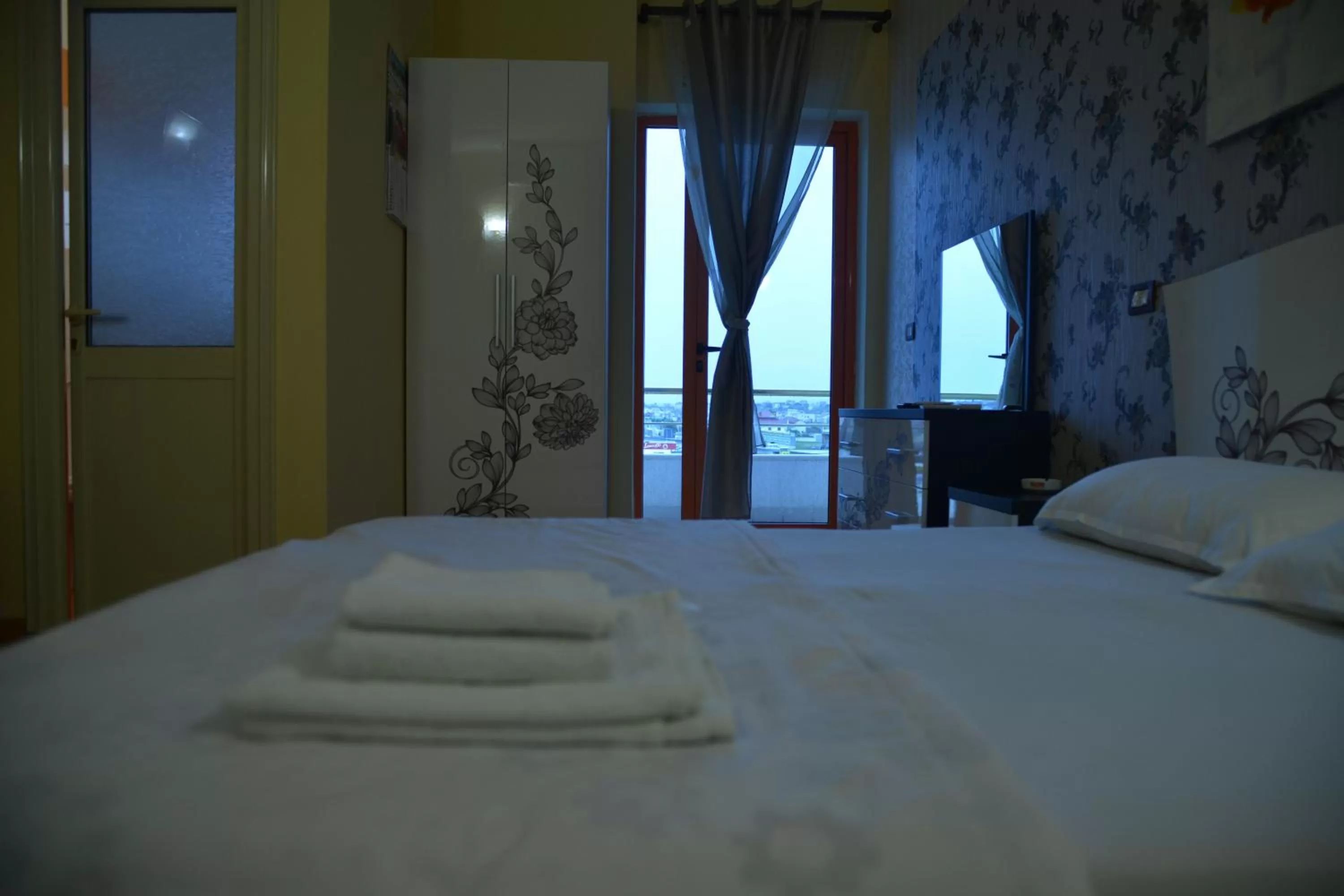 Photo of the whole room, Room Photo in Royal gaz Hotel