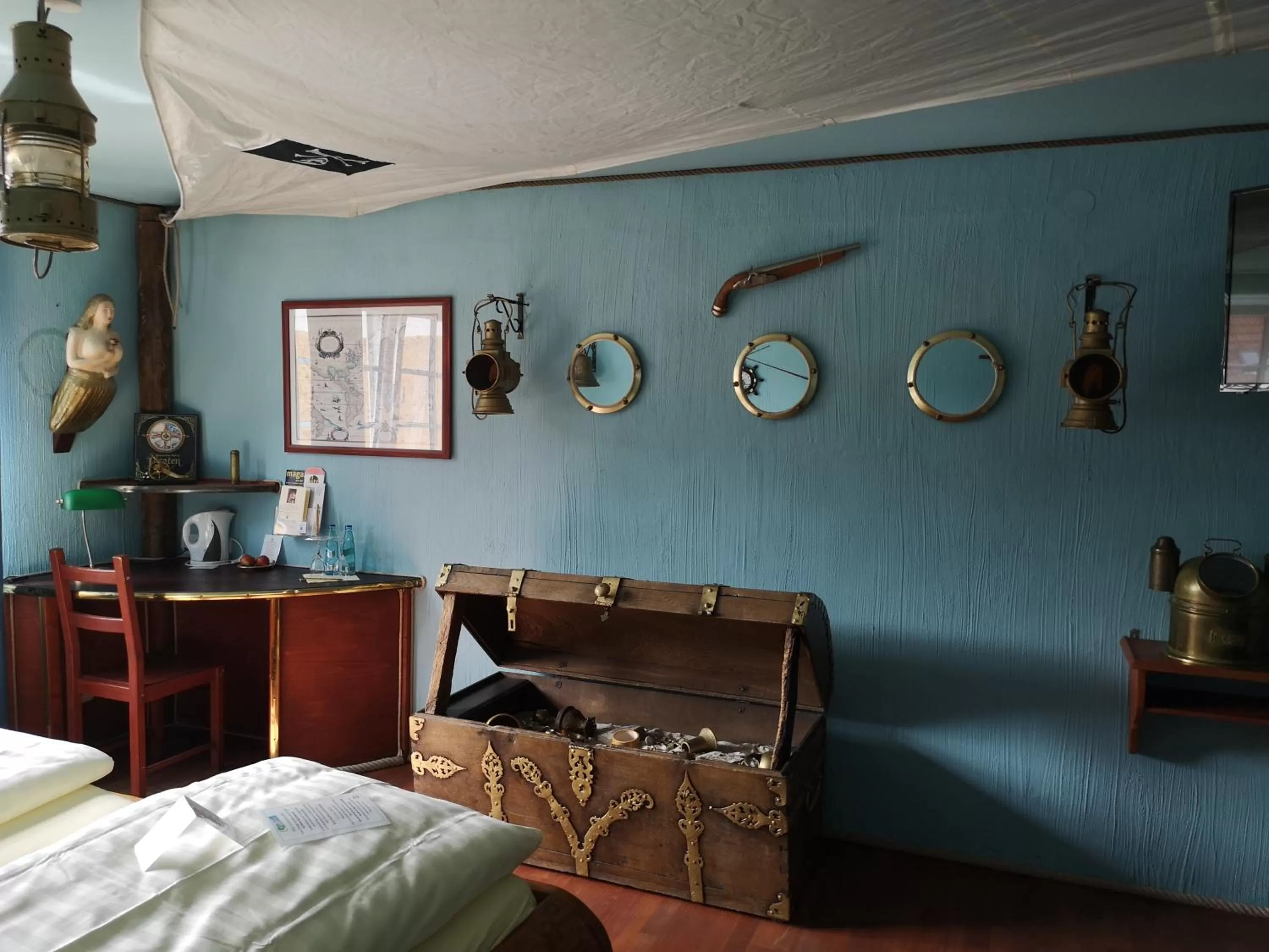 Photo of the whole room, Bed in Hotel Goldflair am Rathaus