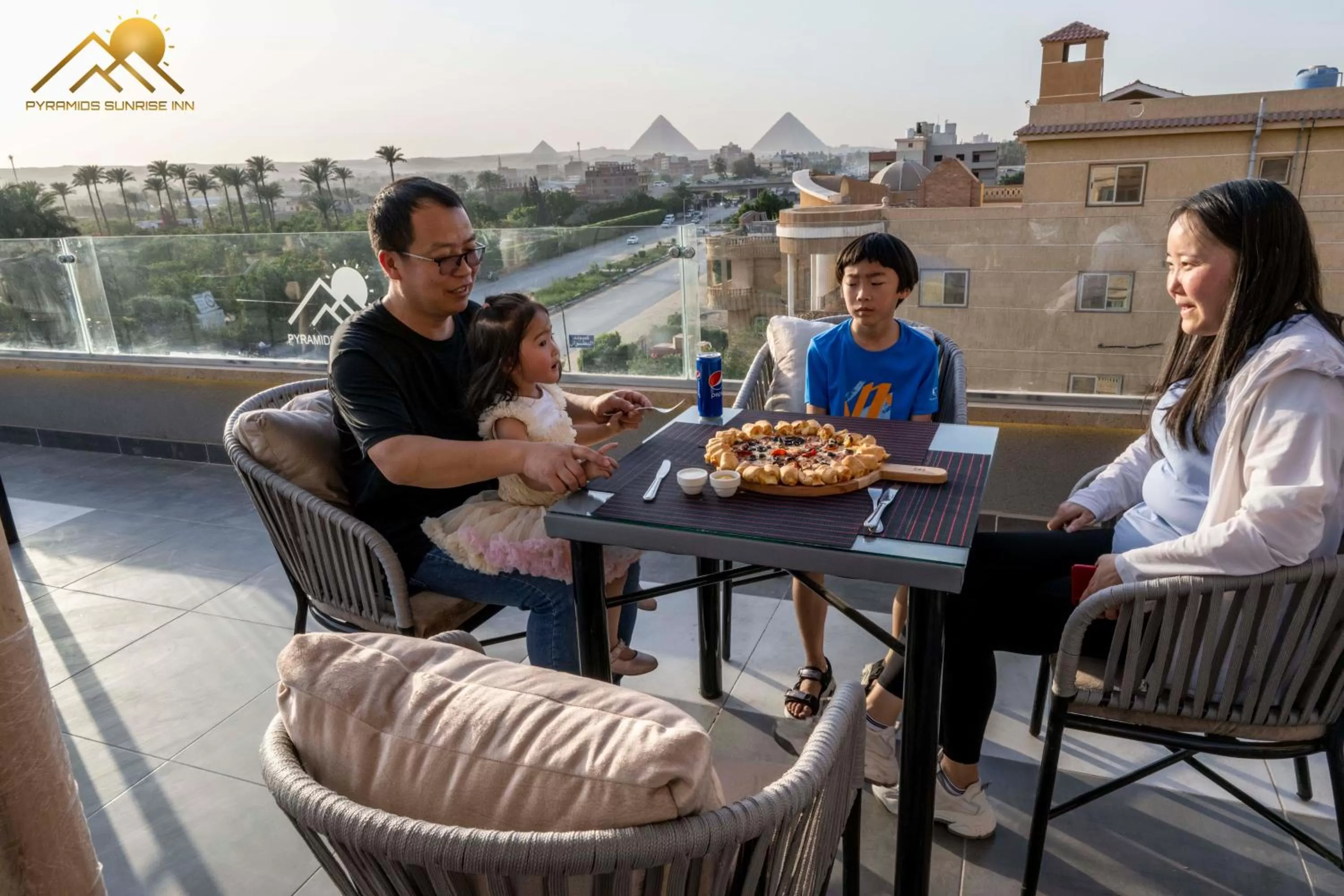 Restaurant/places to eat in Pyramids sunrise inn