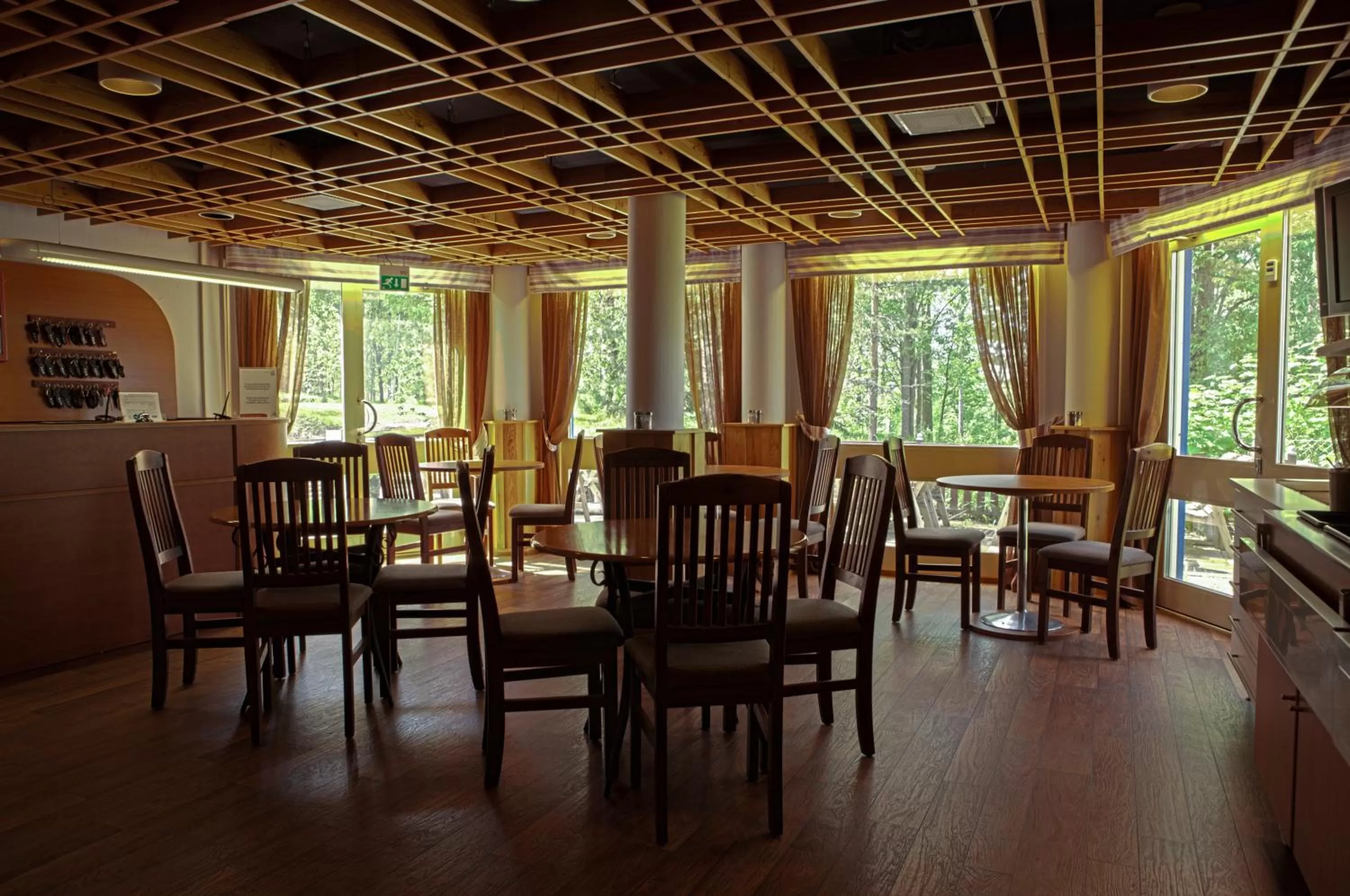 Lobby or reception, Restaurant/Places to Eat in Hotelli Pesti