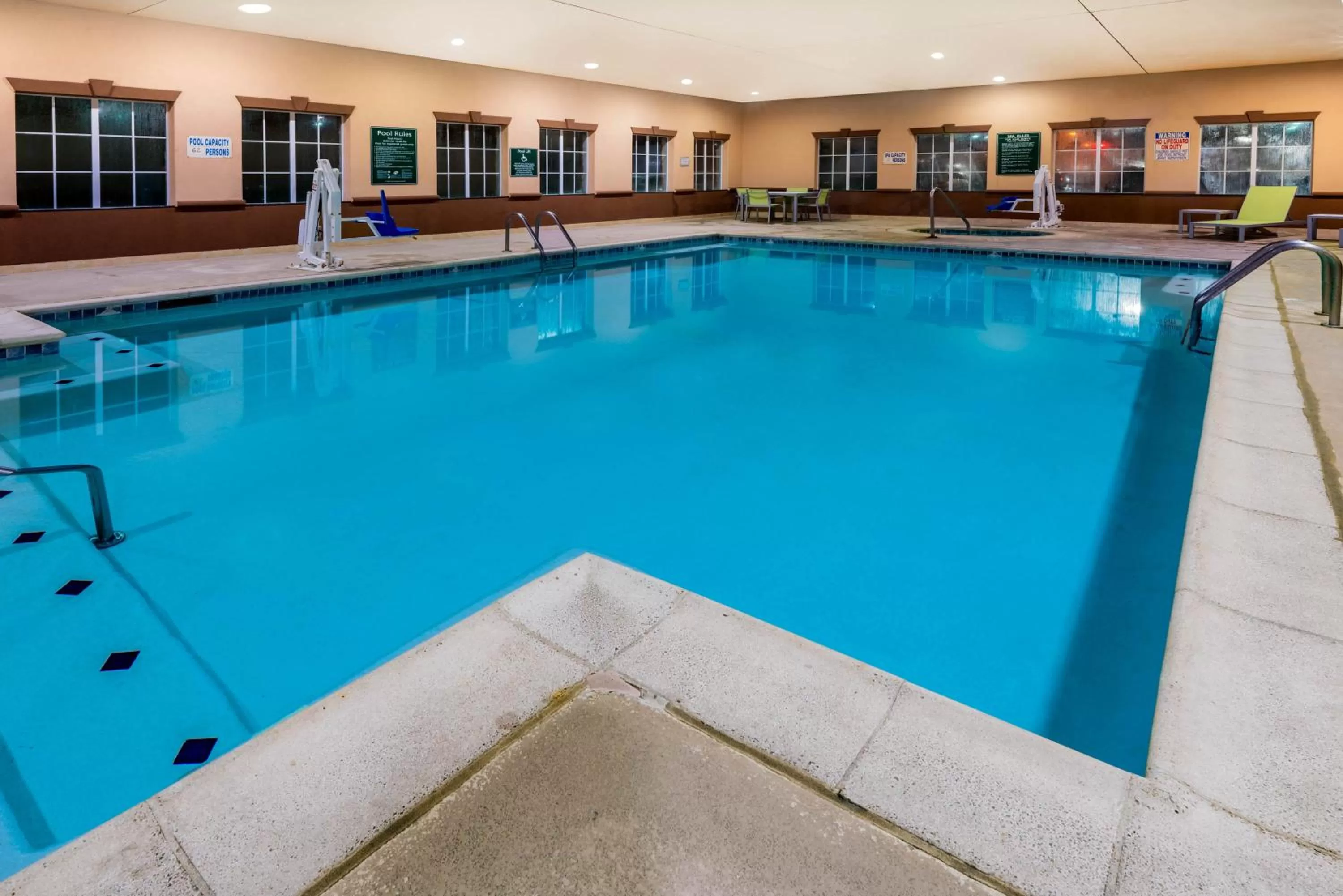 Pool view in La Quinta by Wyndham DFW Airport West - Bedford