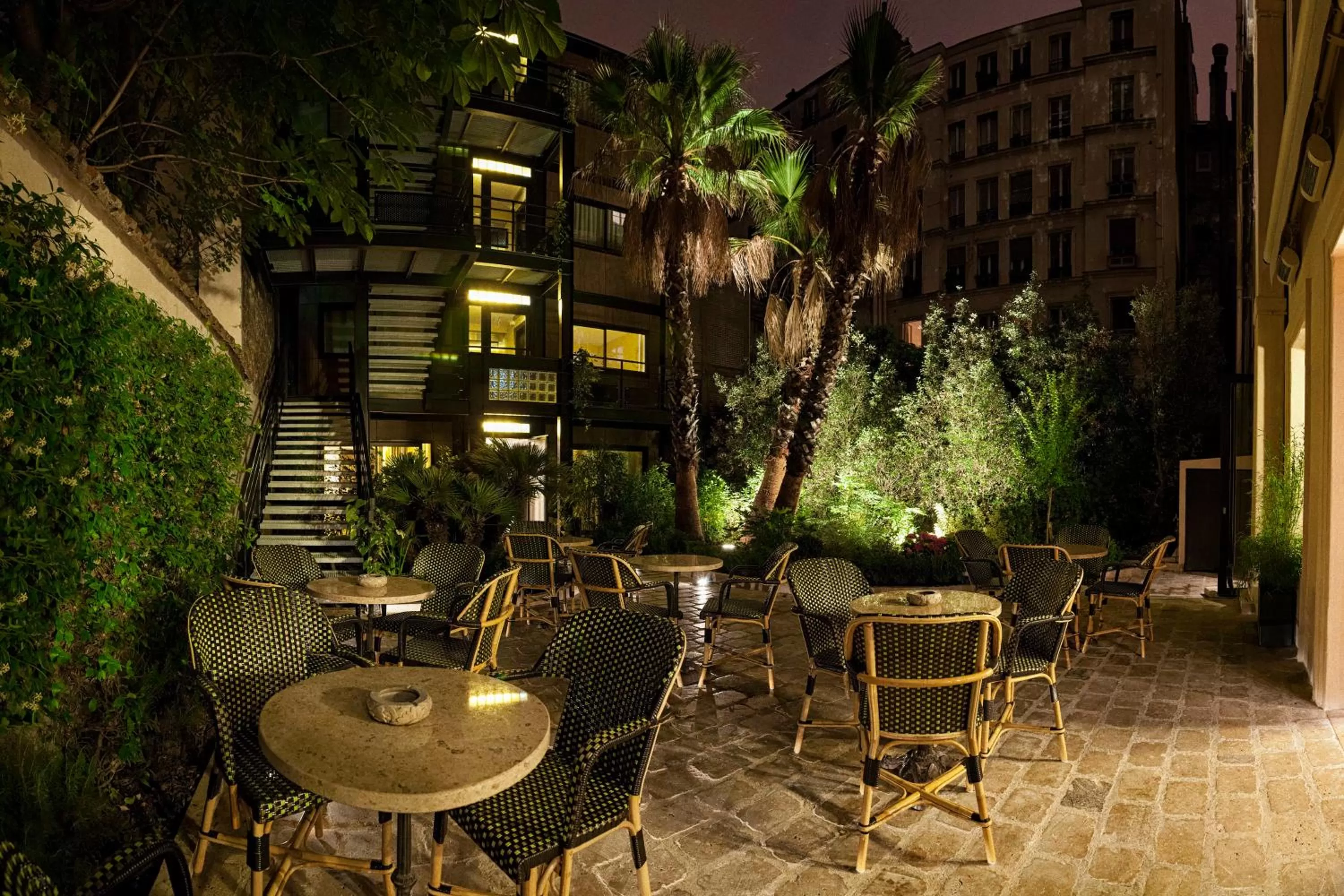 Restaurant/places to eat in B Montmartre