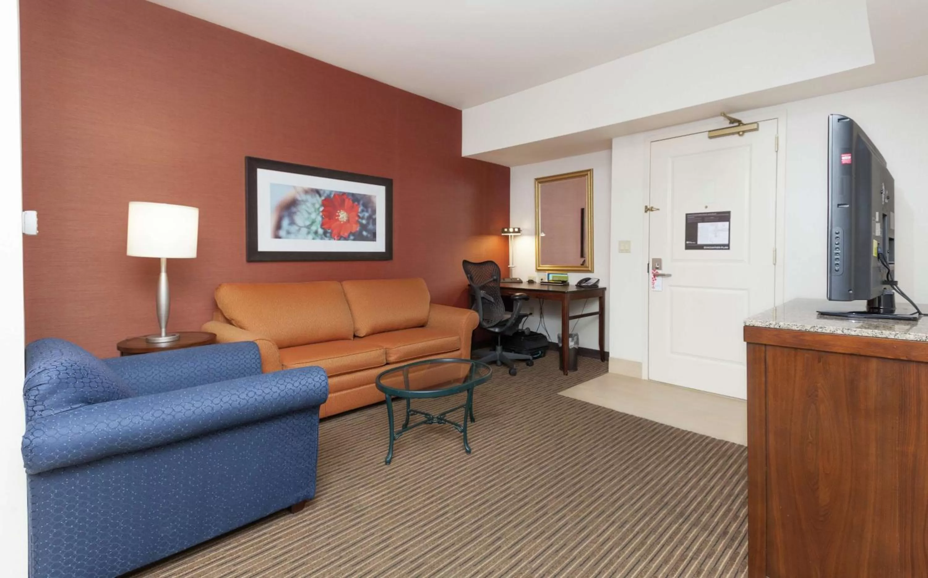 Living room in Hilton Garden Inn Palm Springs/Rancho Mirage