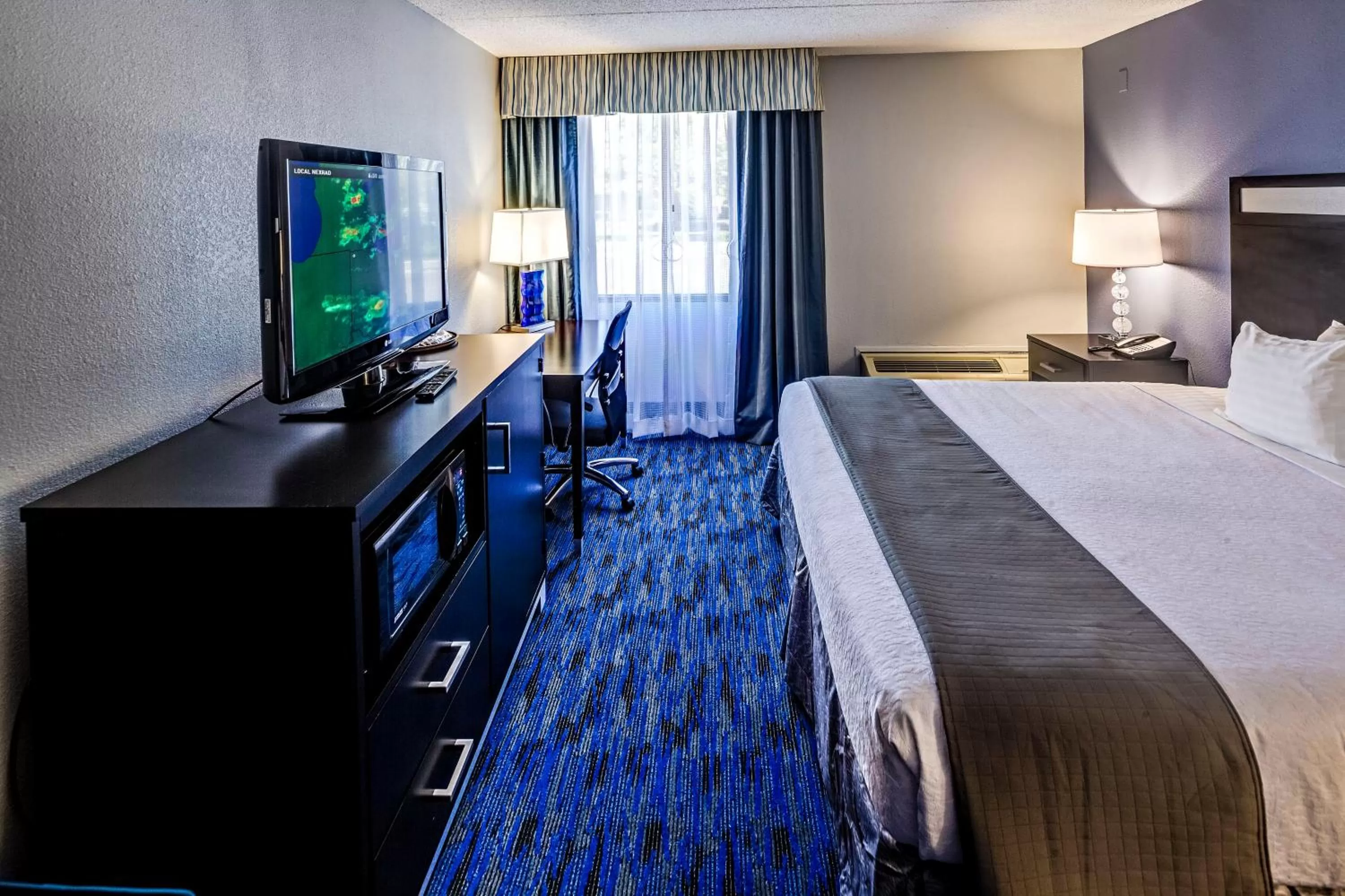 Bed in Holiday Inn Cleveland Northeast - Mentor by IHG