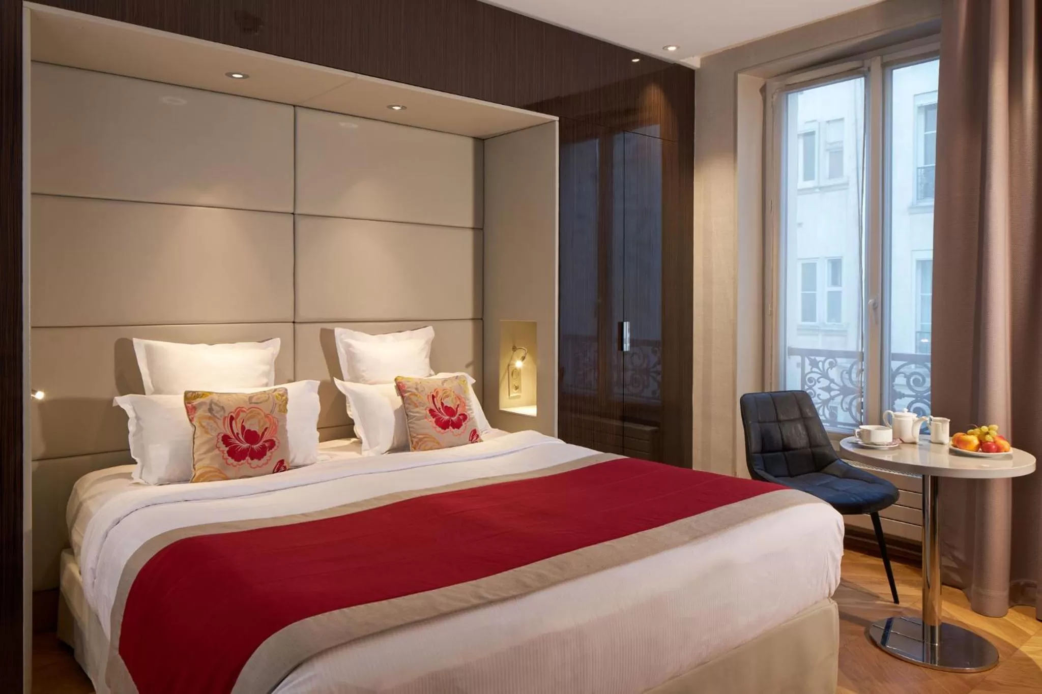 Photo of the whole room, Bed in Hôtel Tourisme Avenue
