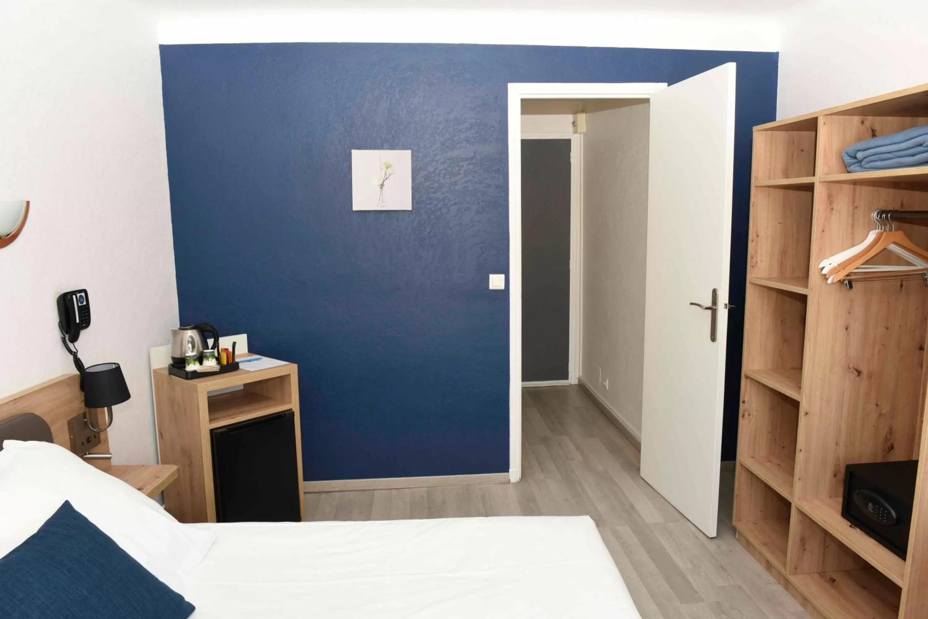 Bedroom in Azur Hôtel