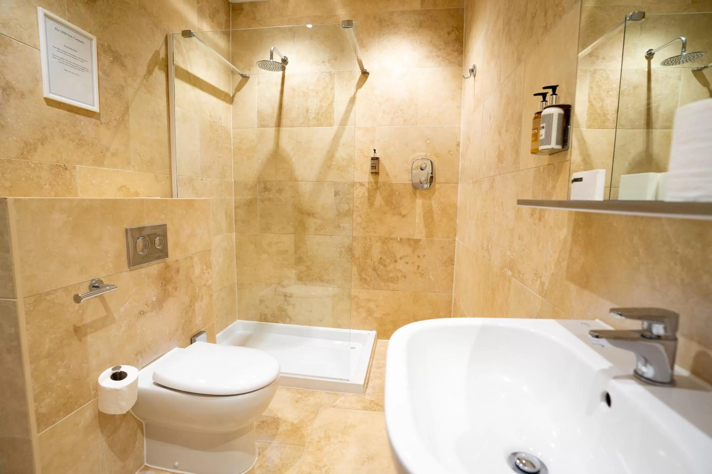 Bathroom in The Bear & Swan