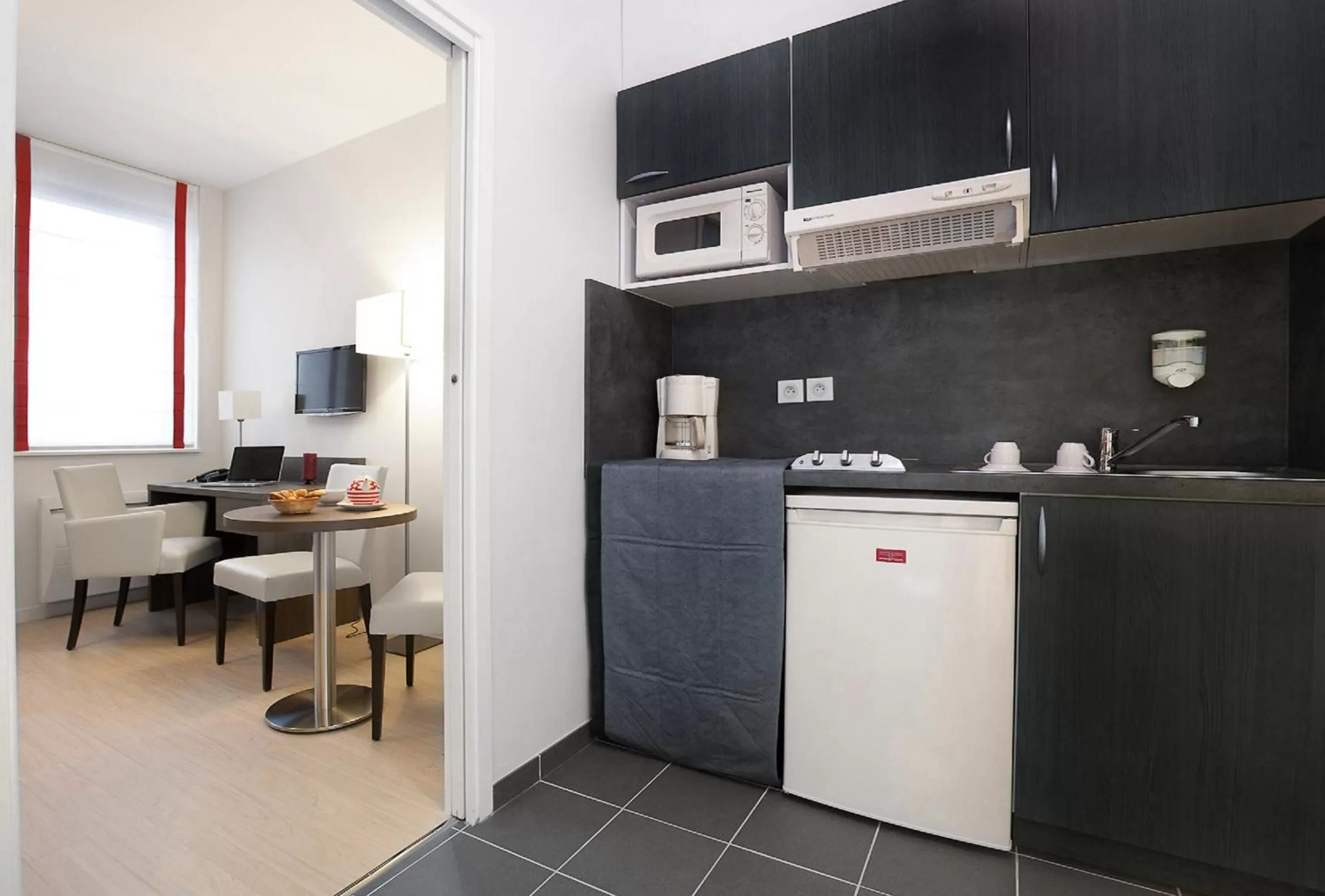 Kitchen or kitchenette in Residhome Reims Centre