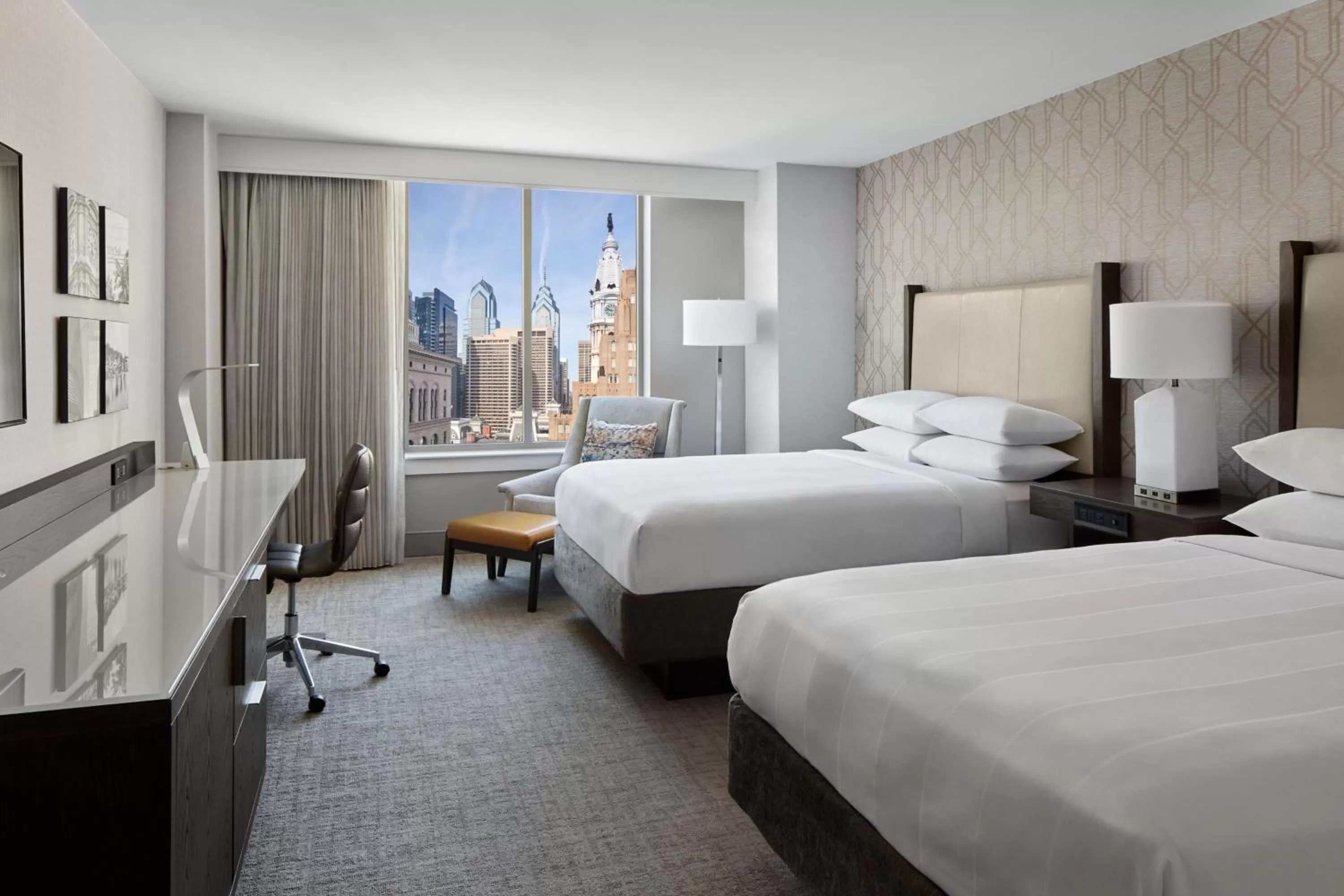 Photo of the whole room, Bed in Philadelphia Marriott Downtown