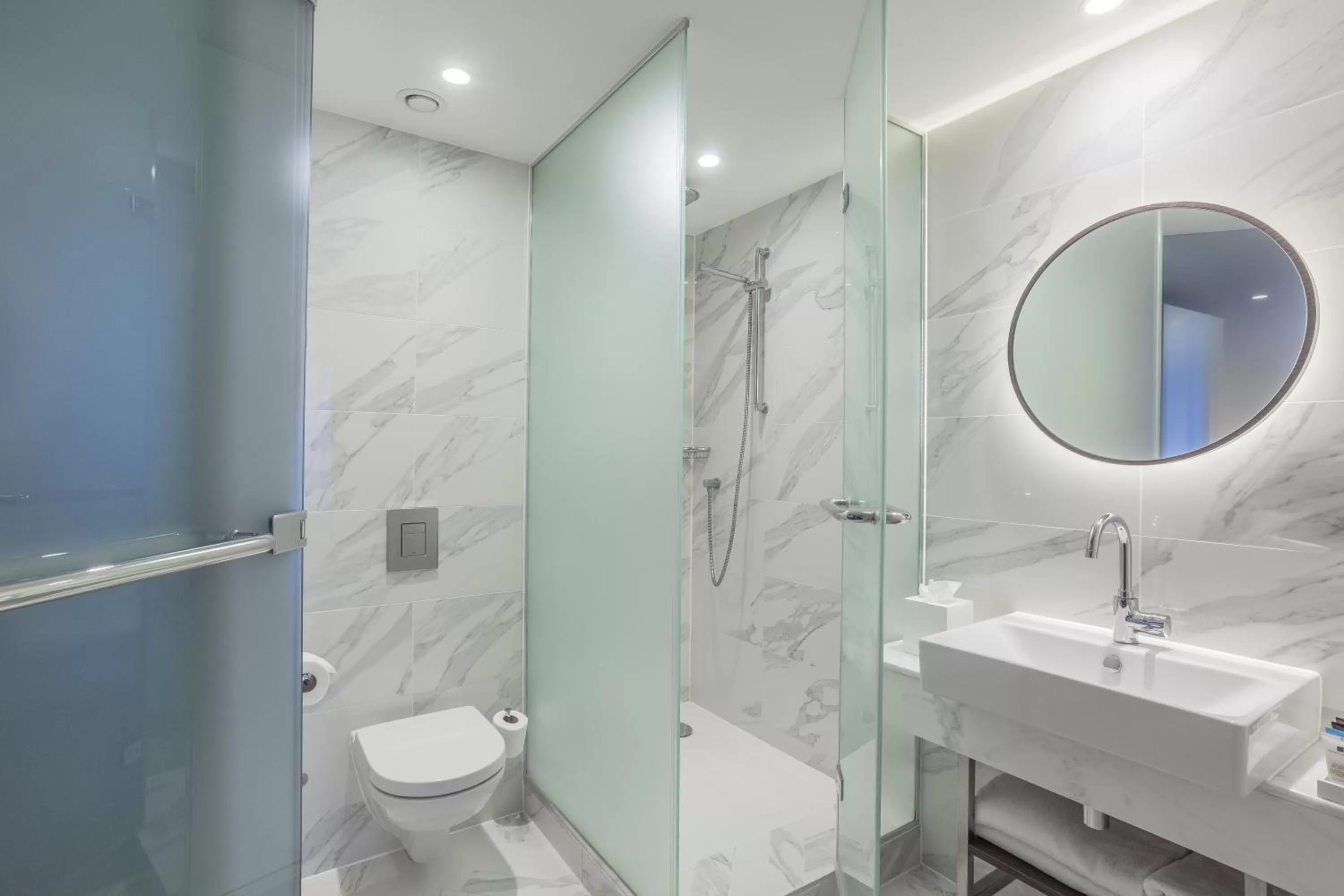 Bathroom in Richmond Hill Hotel