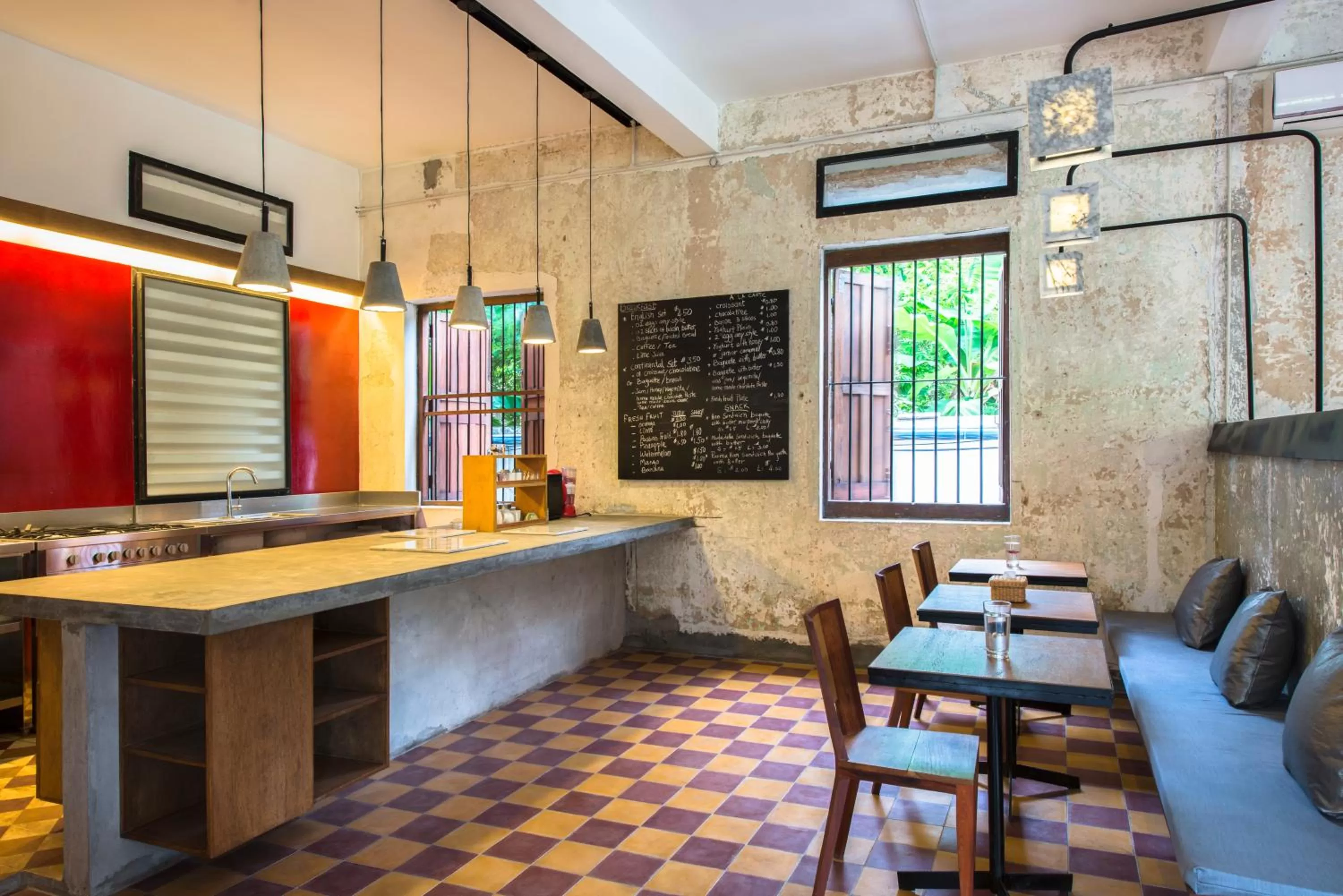 Restaurant/places to eat in Pages Rooms Hotel