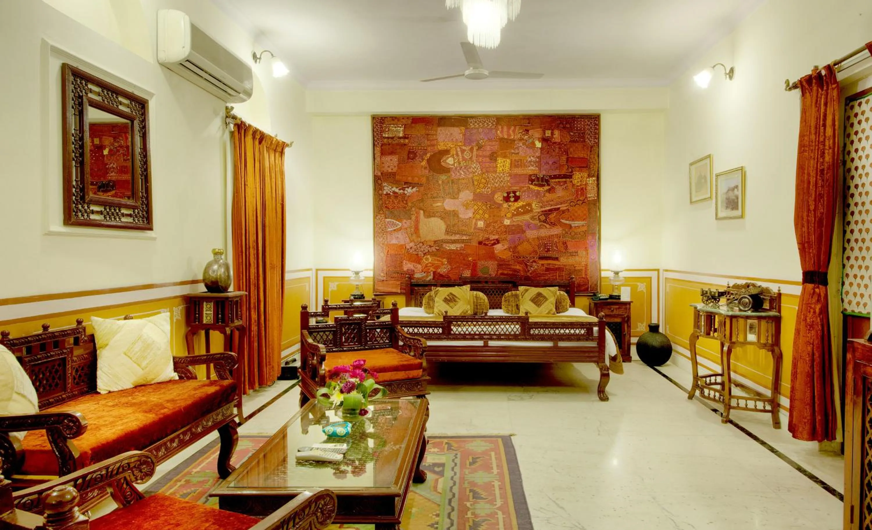 Bedroom in Hari Mahal Palace by Pachar Group