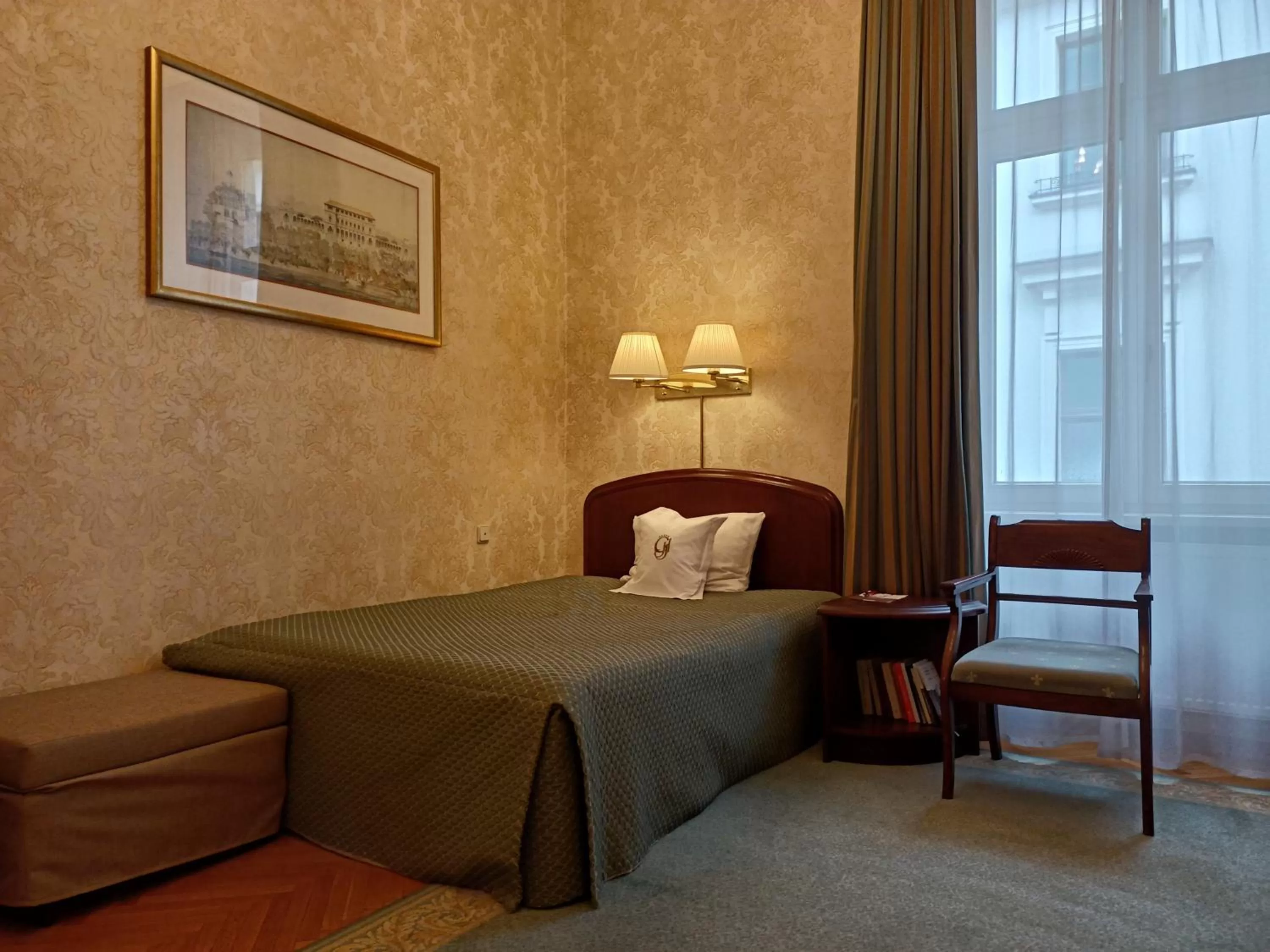 Business Single Room in Grand Hotel