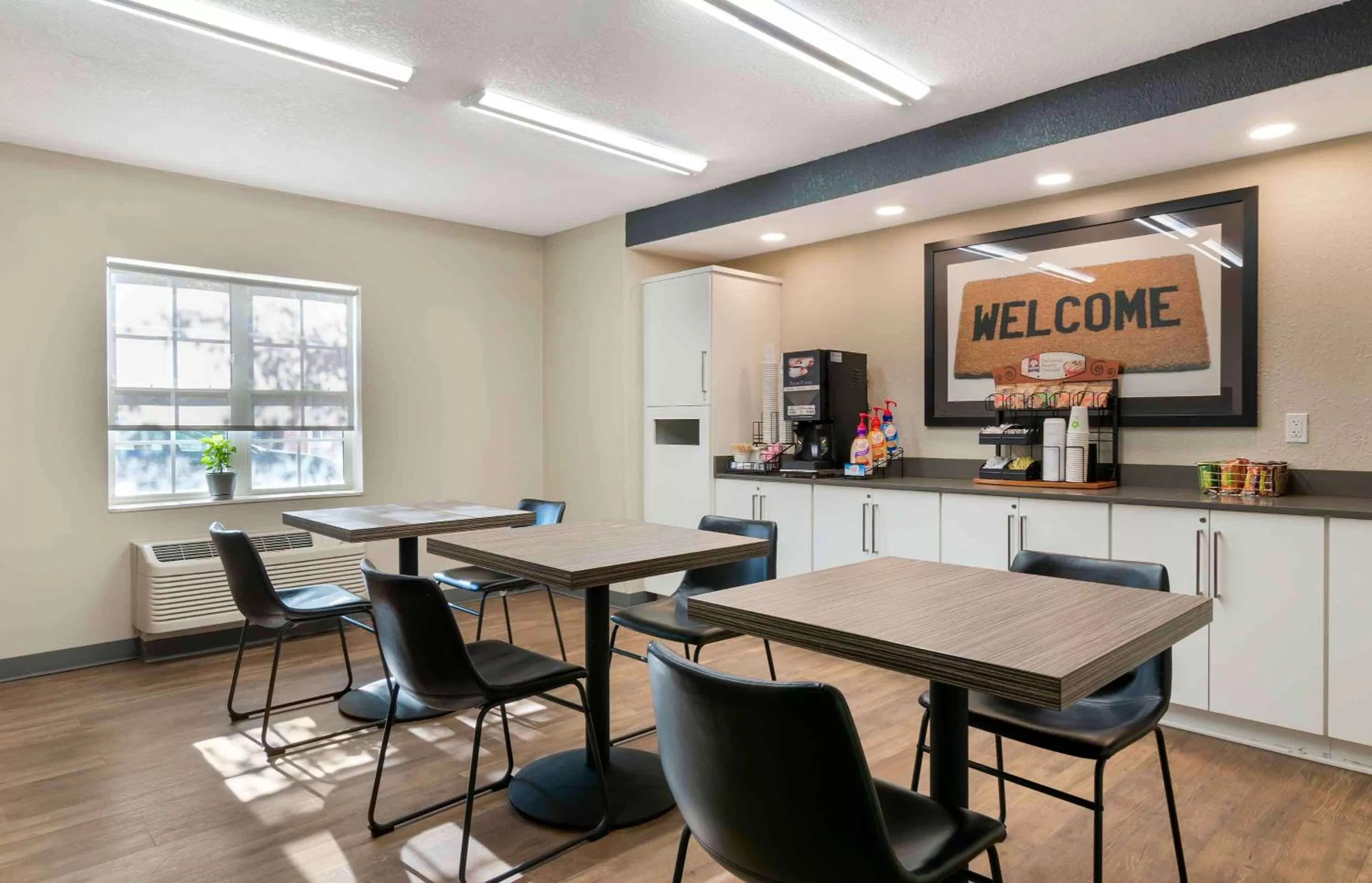 Breakfast in Extended Stay America Suites - Kansas City - Overland Park - Quivira Rd