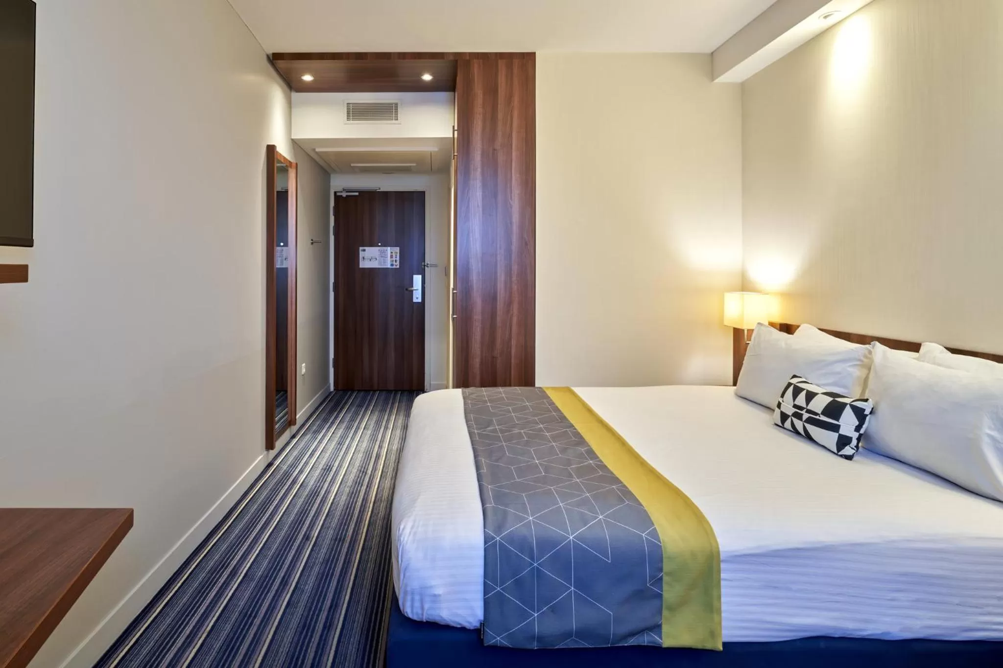 Photo of the whole room, Bed in Holiday Inn Express Strasbourg Centre by IHG