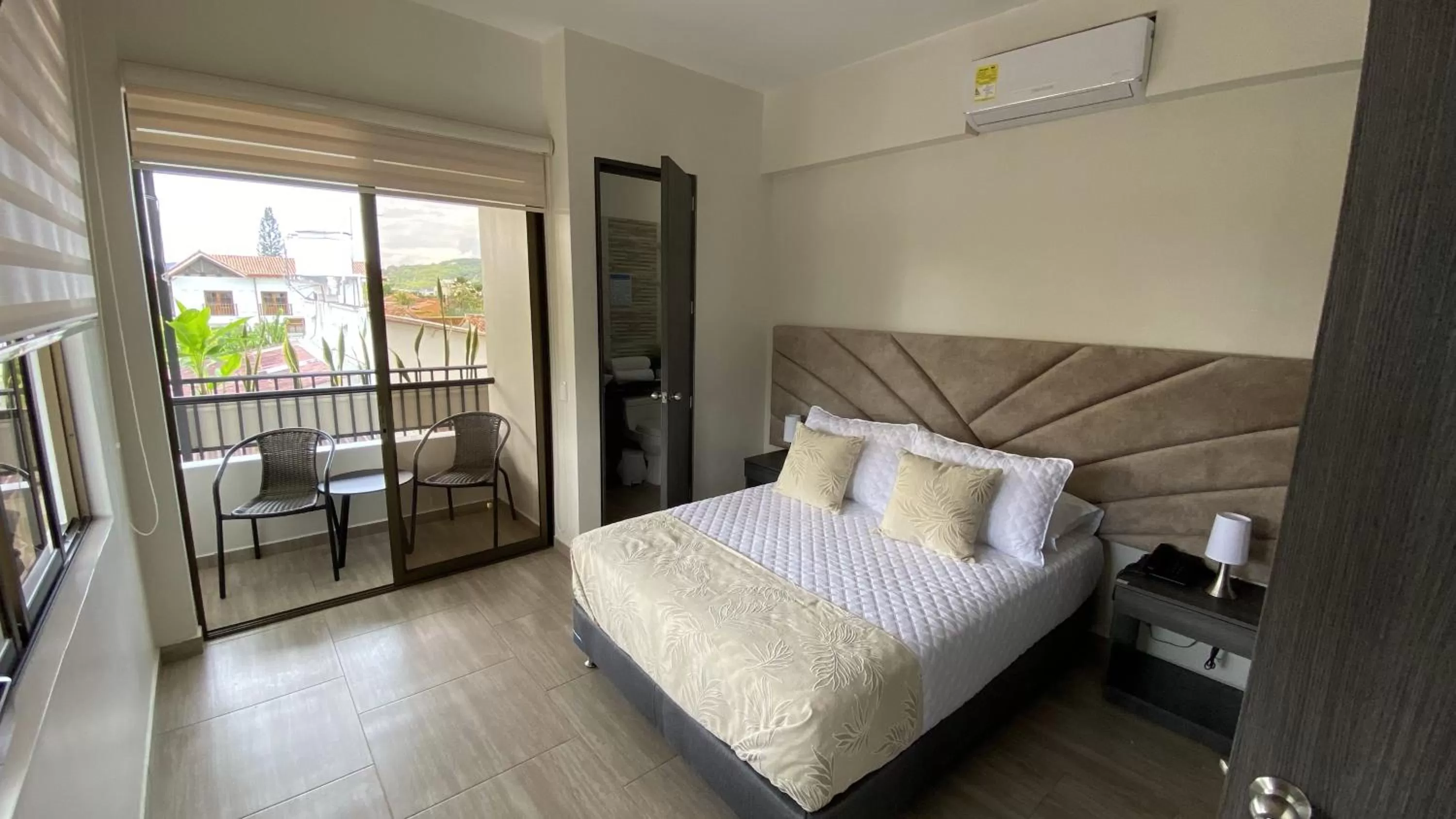 Balcony/Terrace, Bed in Hotel Le Falep