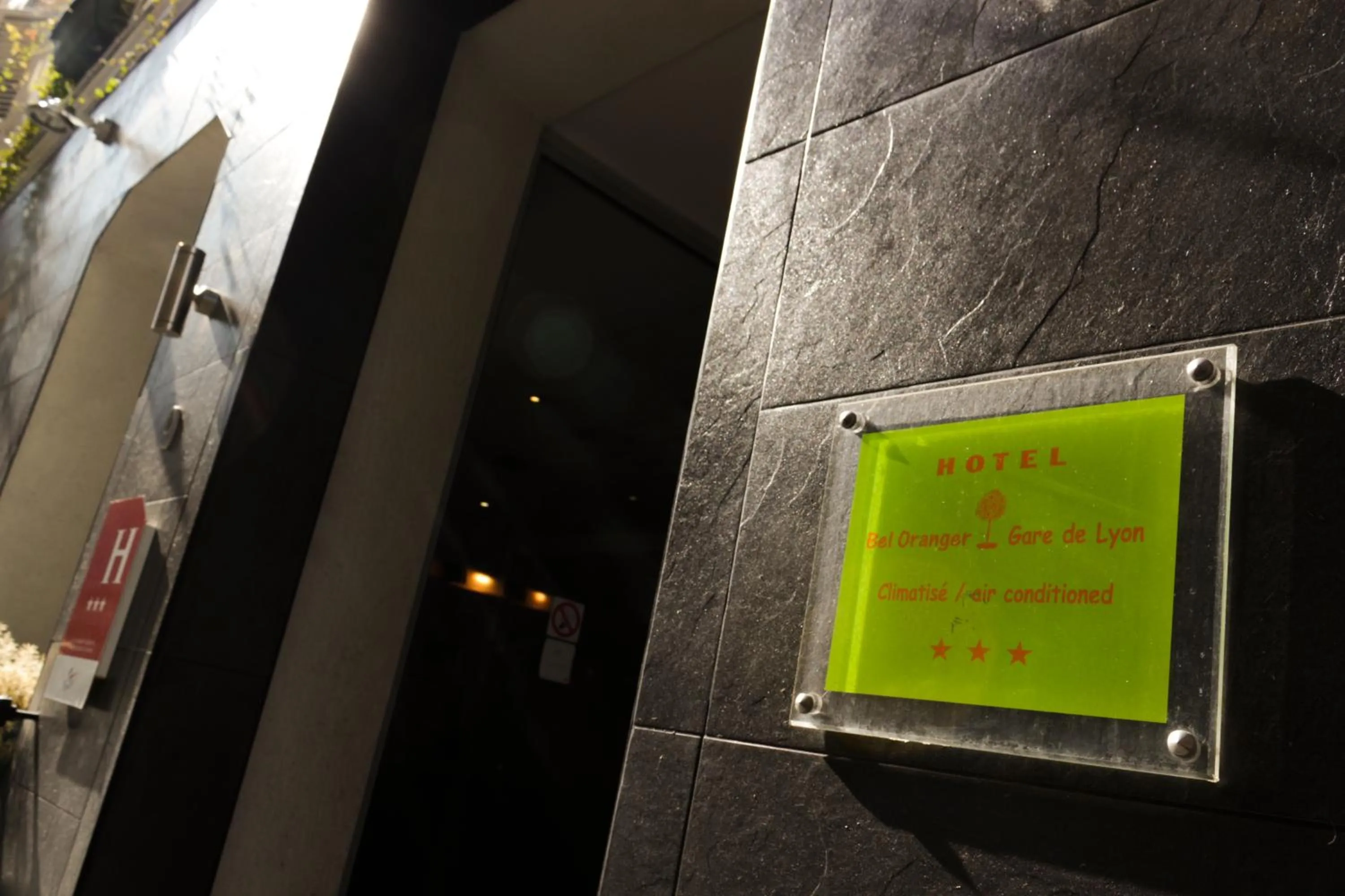 Facade/entrance in Hotel Bel Oranger Gare de Lyon