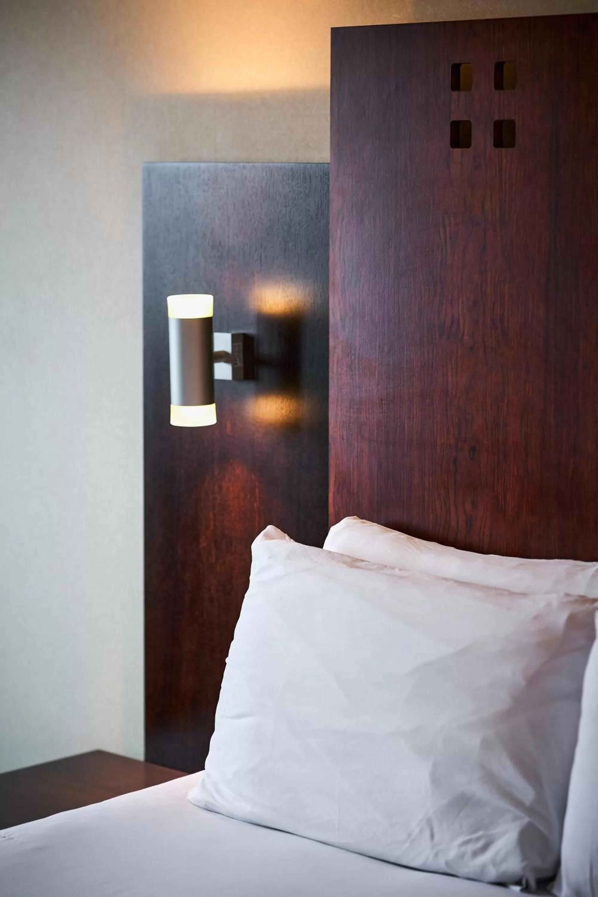 Bed in Stirling Highland Hotel- Part of the Cairn Collection