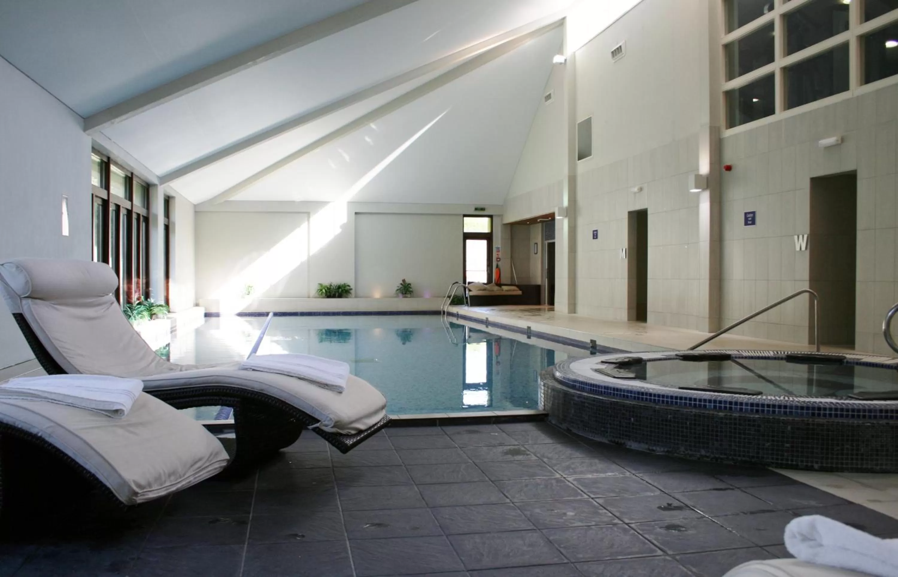 Hot Tub in Nant Ddu Lodge Hotel & Spa