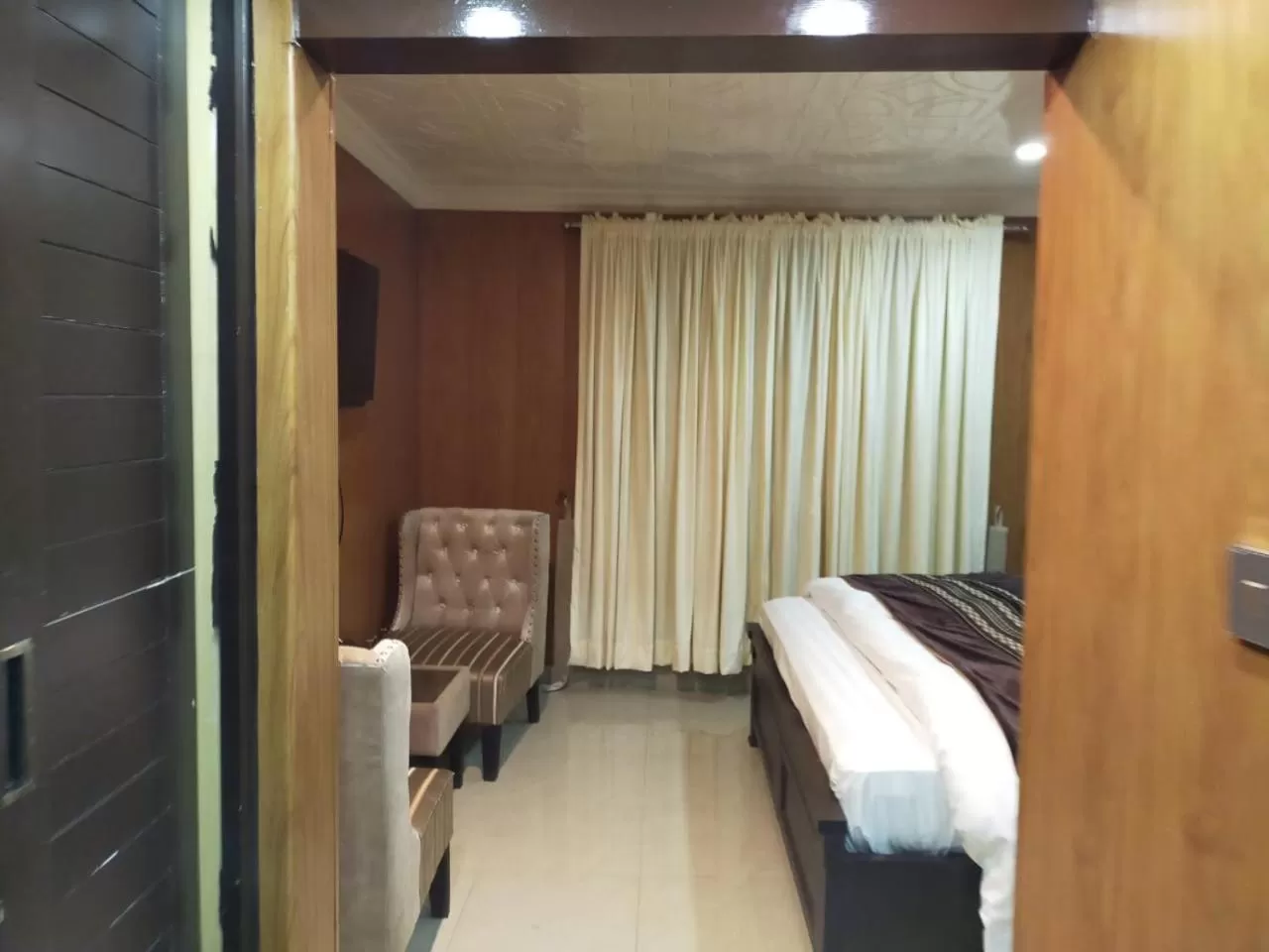 Bedroom, Bed in Shagufta Royal Hotel Murree