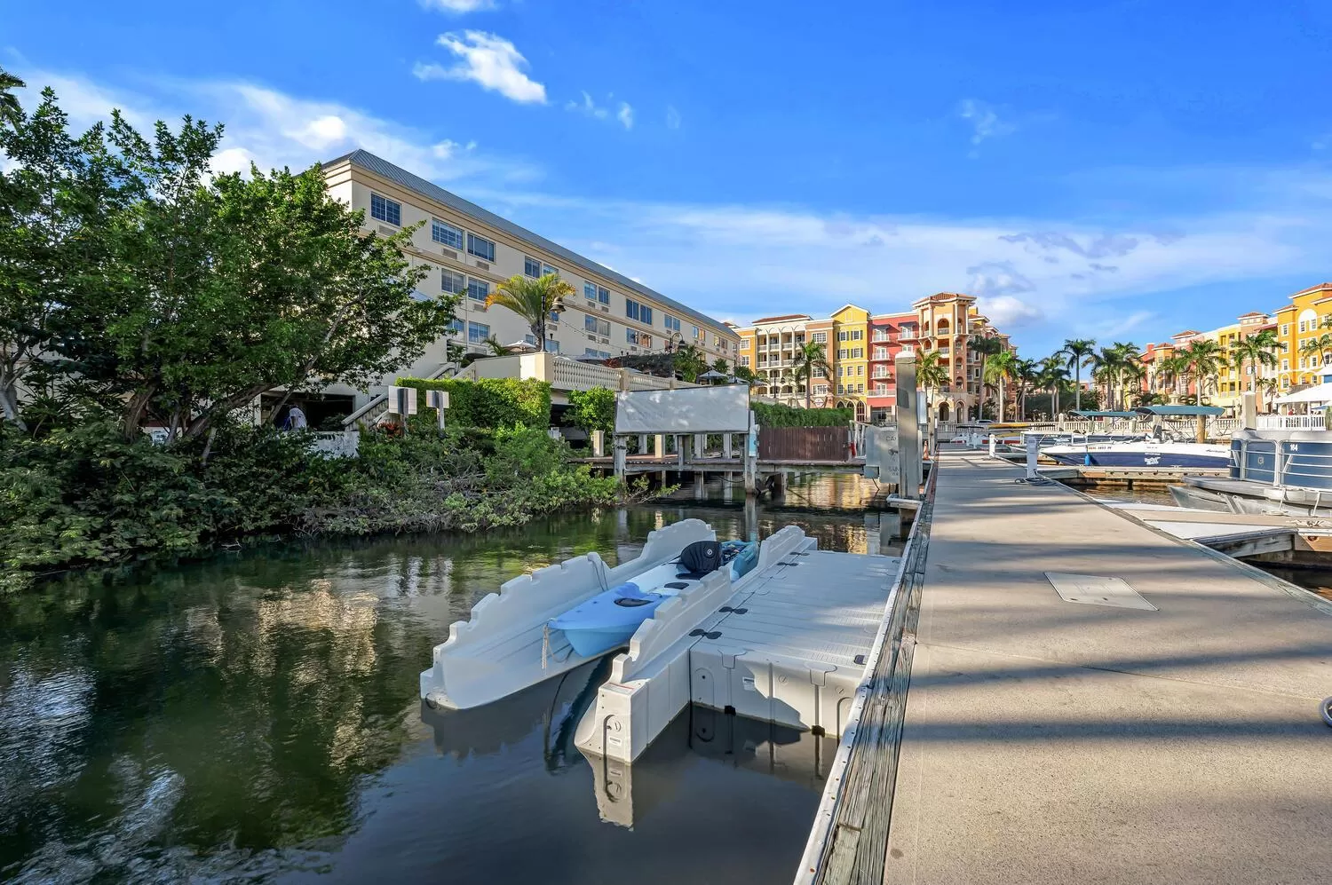 Neighbourhood in Bayfront Inn 5th Avenue