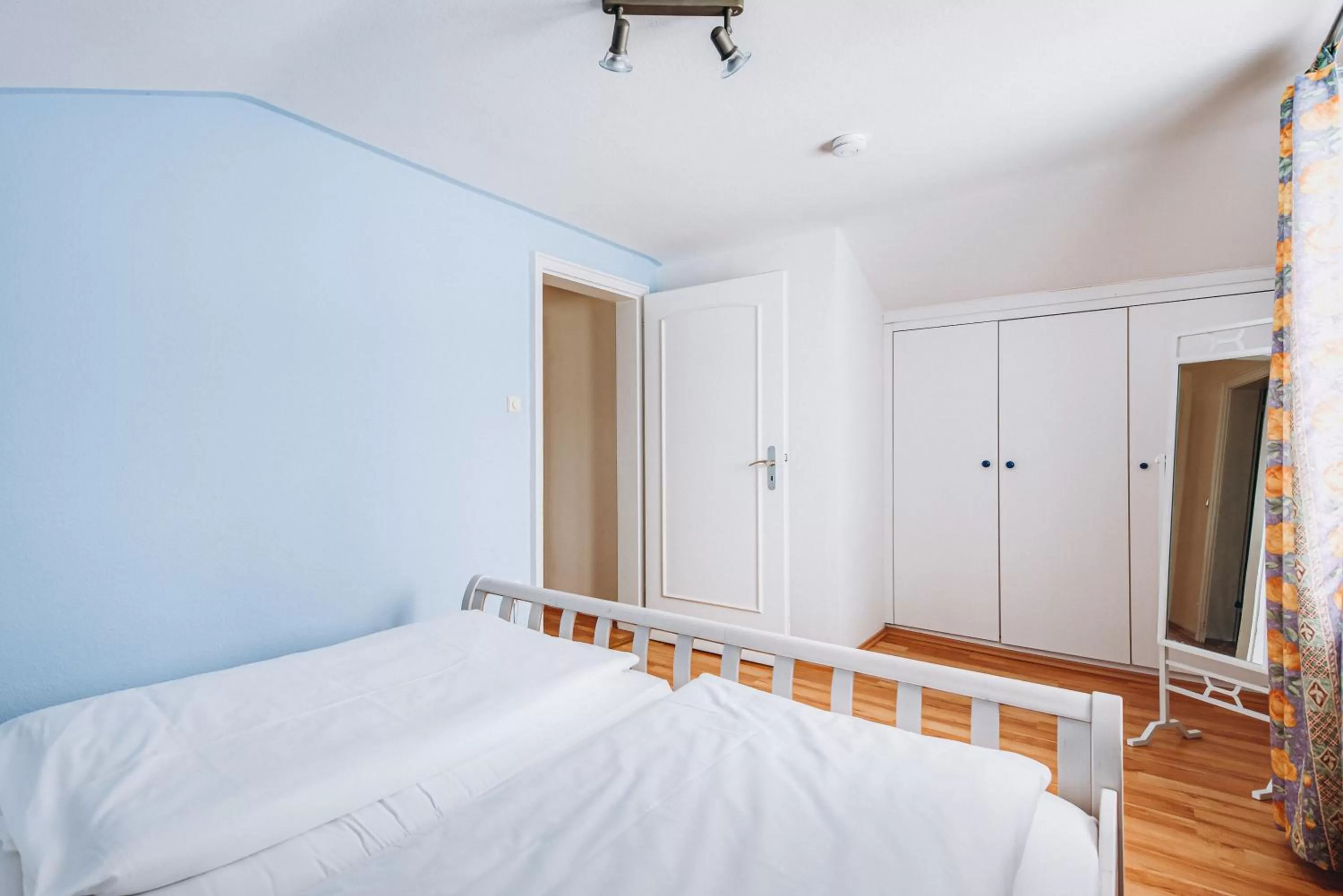 Bedroom, Bed in Weidegg - Hotel Garni