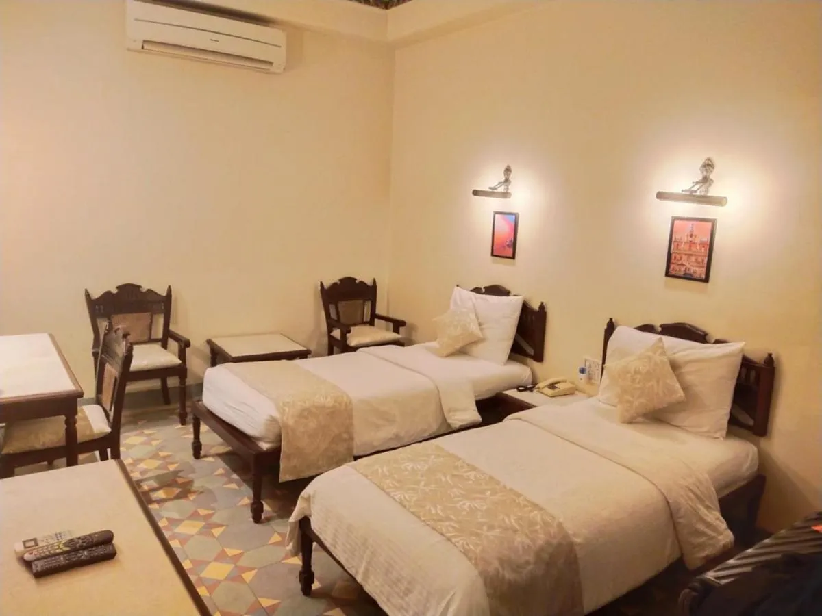 Bedroom, Bed in Palace On Ganges - Heritage Hotel