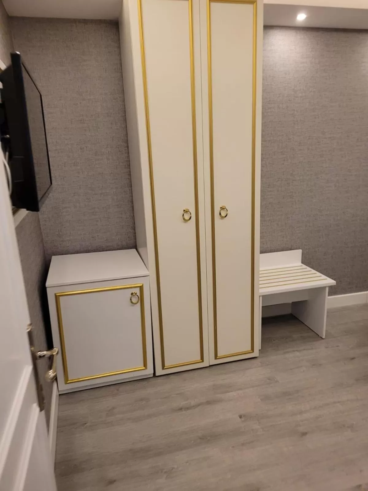 Communal lounge/ TV room in Mr BEYAZ HOTEL