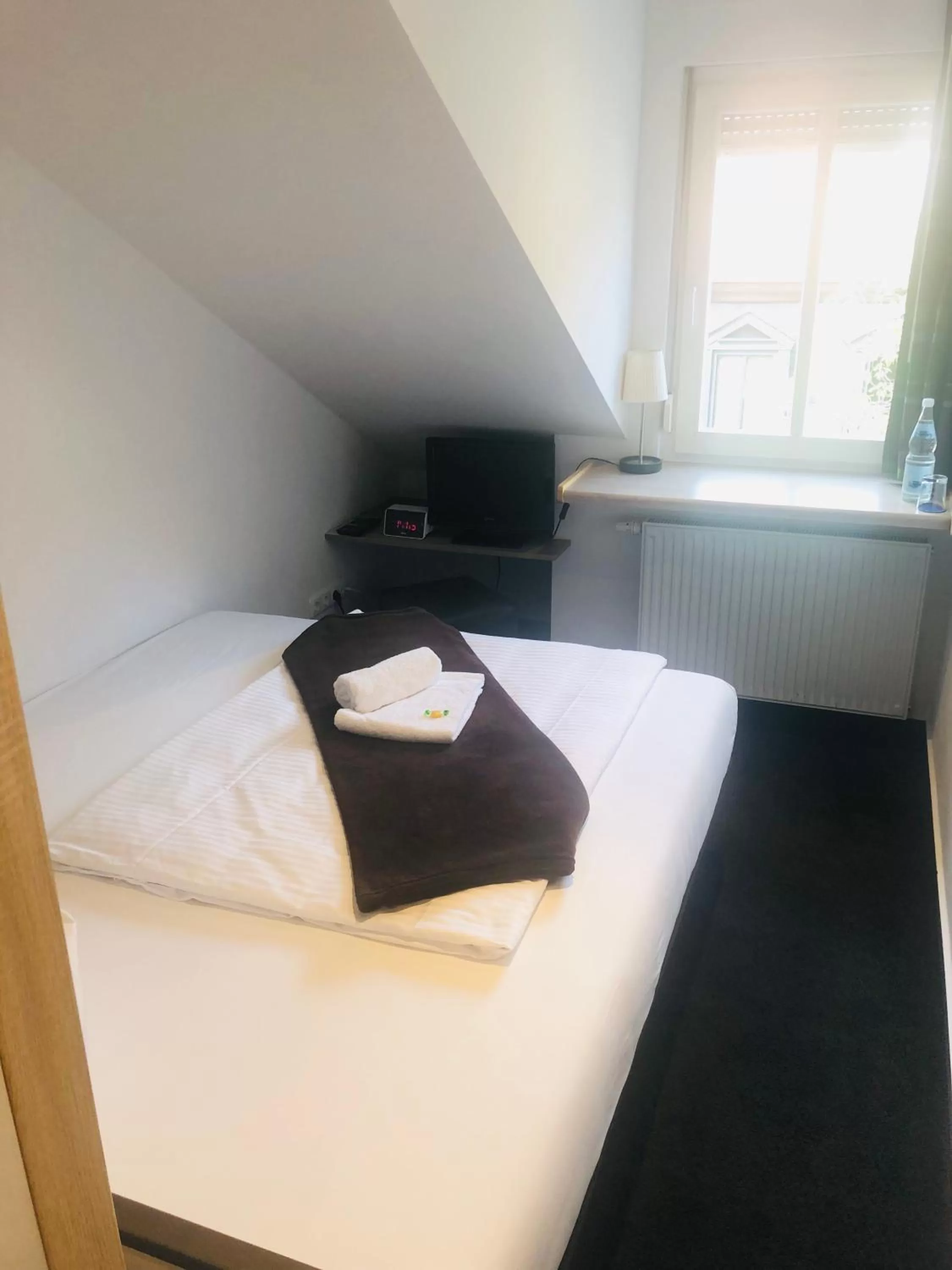 Photo of the whole room, Bed in Hotel am Schloss