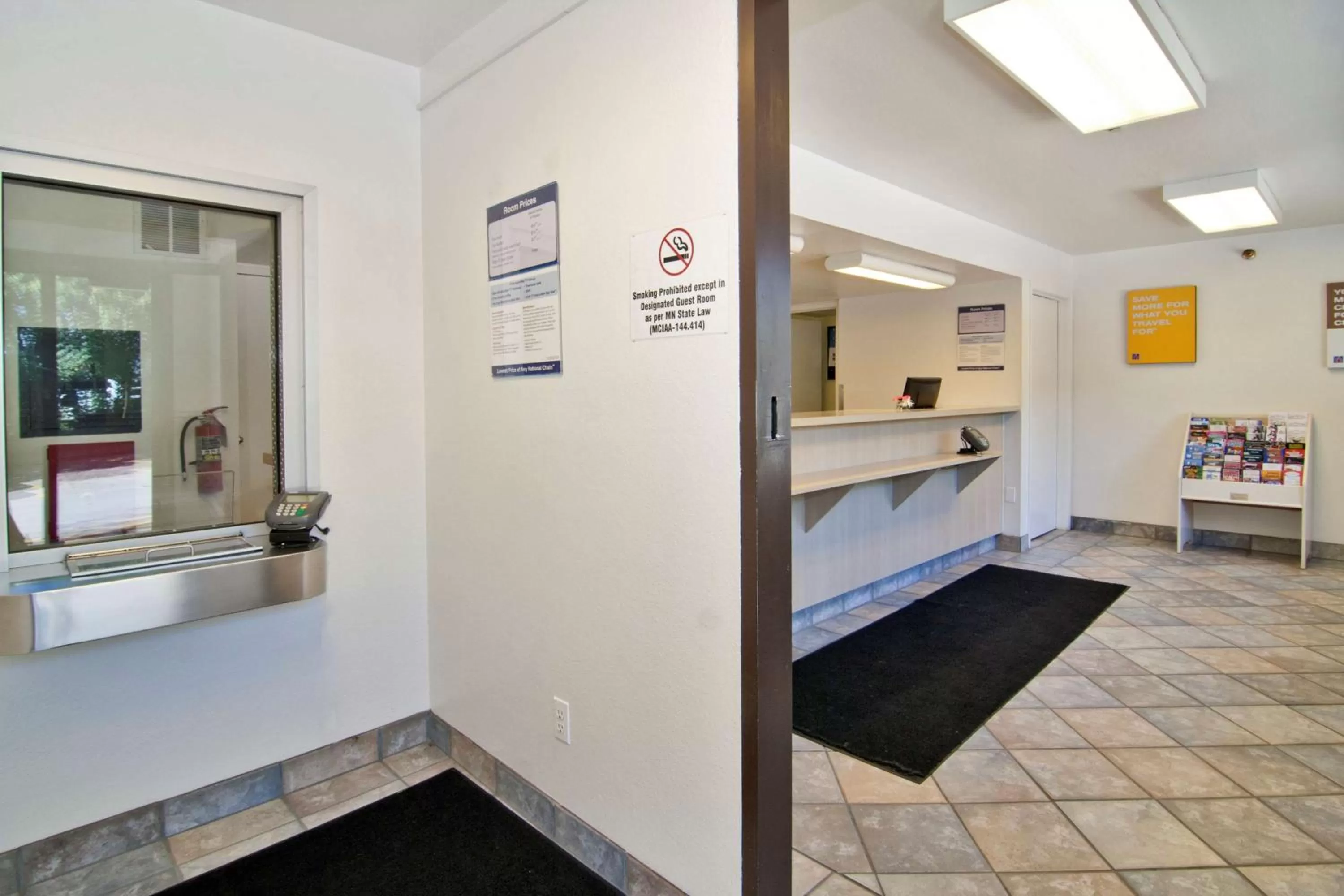 Lobby or reception in Motel 6-Roseville, MN - Minneapolis North