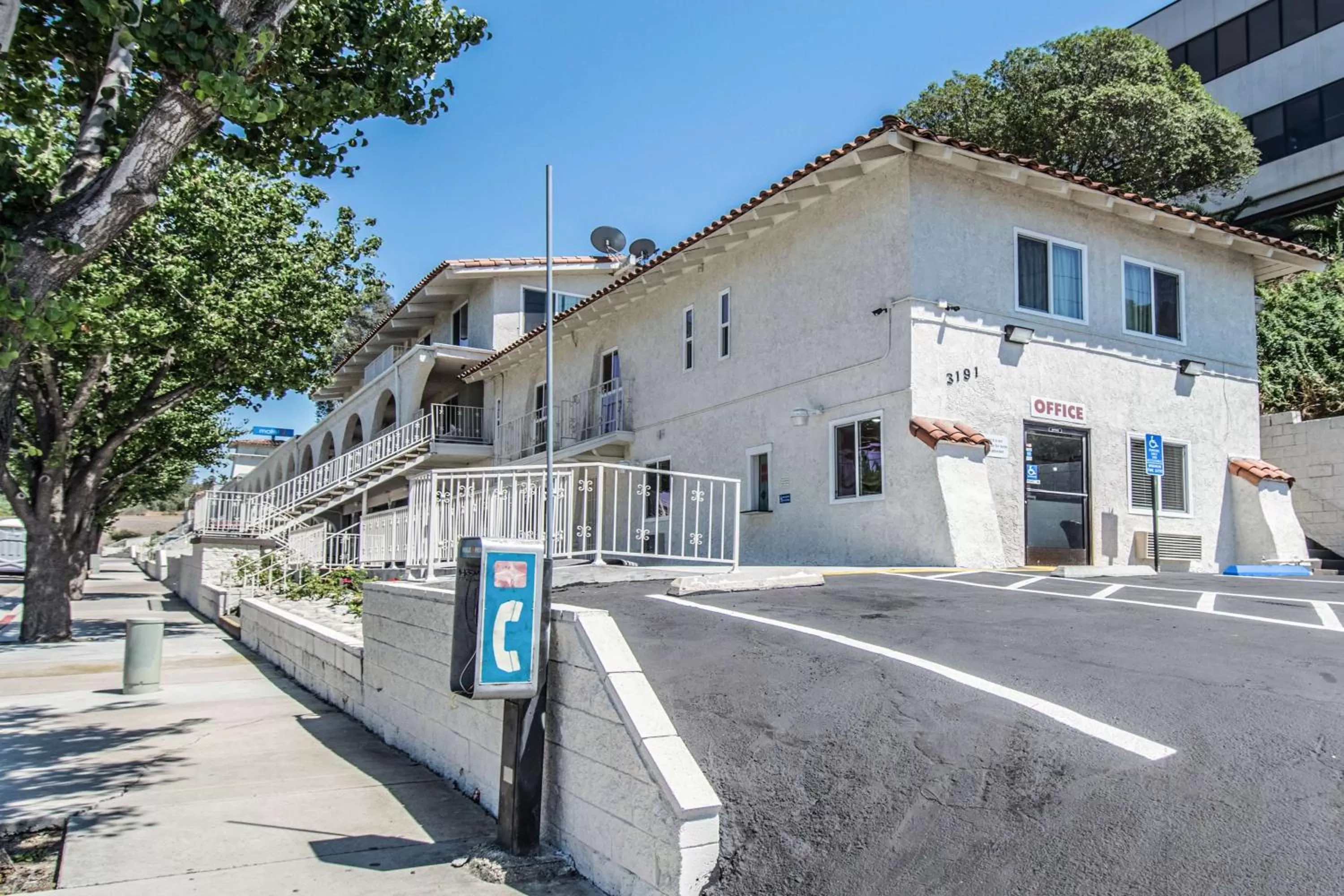 Property building in Motel 6-Orange, CA - Anaheim