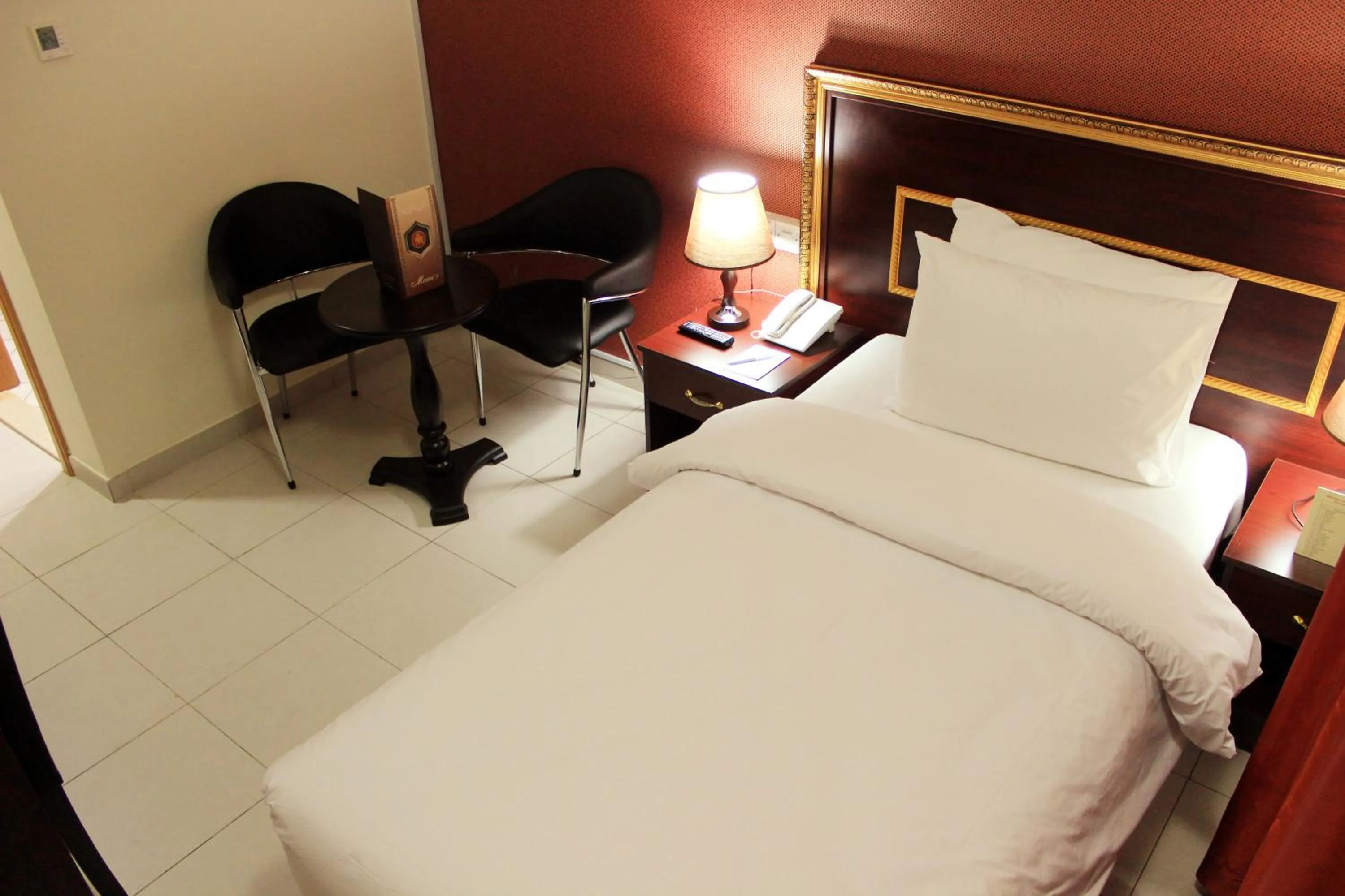 Bedroom, Bed in Montreal Naif Hotel