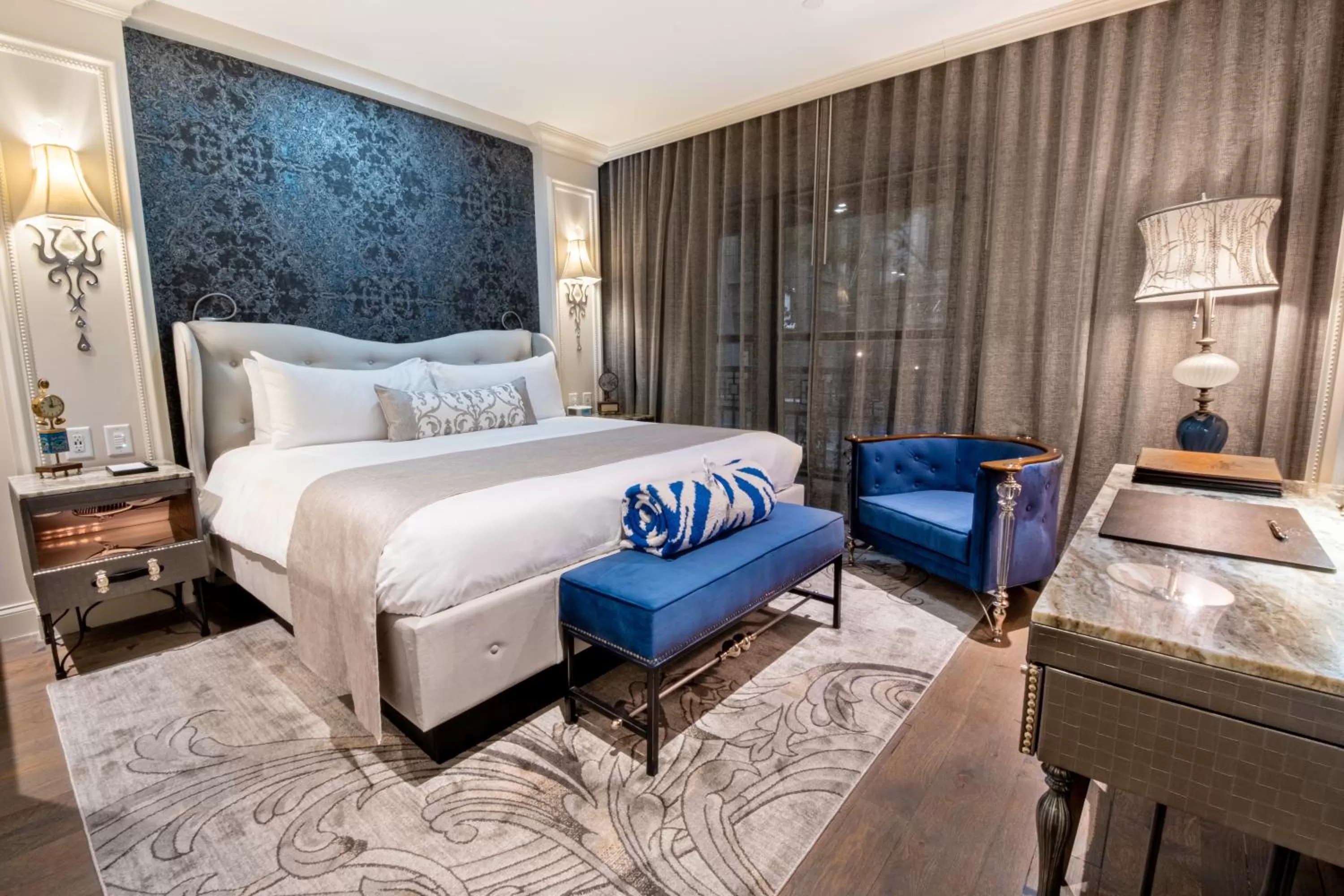 Bedroom, Bed in The Ivey's Hotel