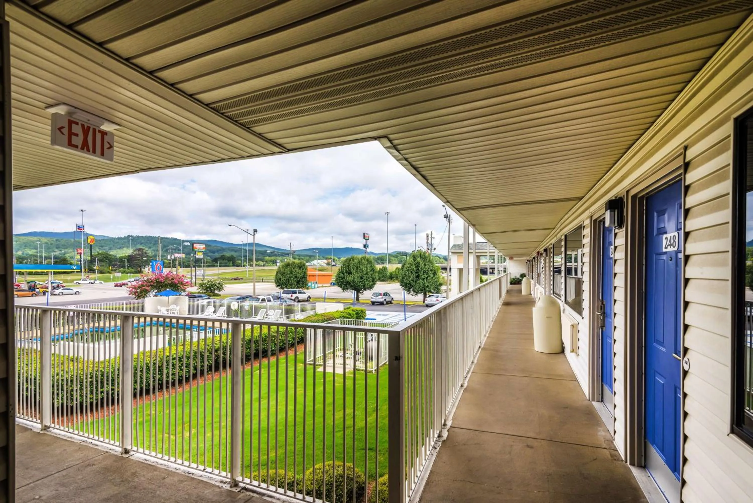 Property building in Motel 6-Anniston, AL