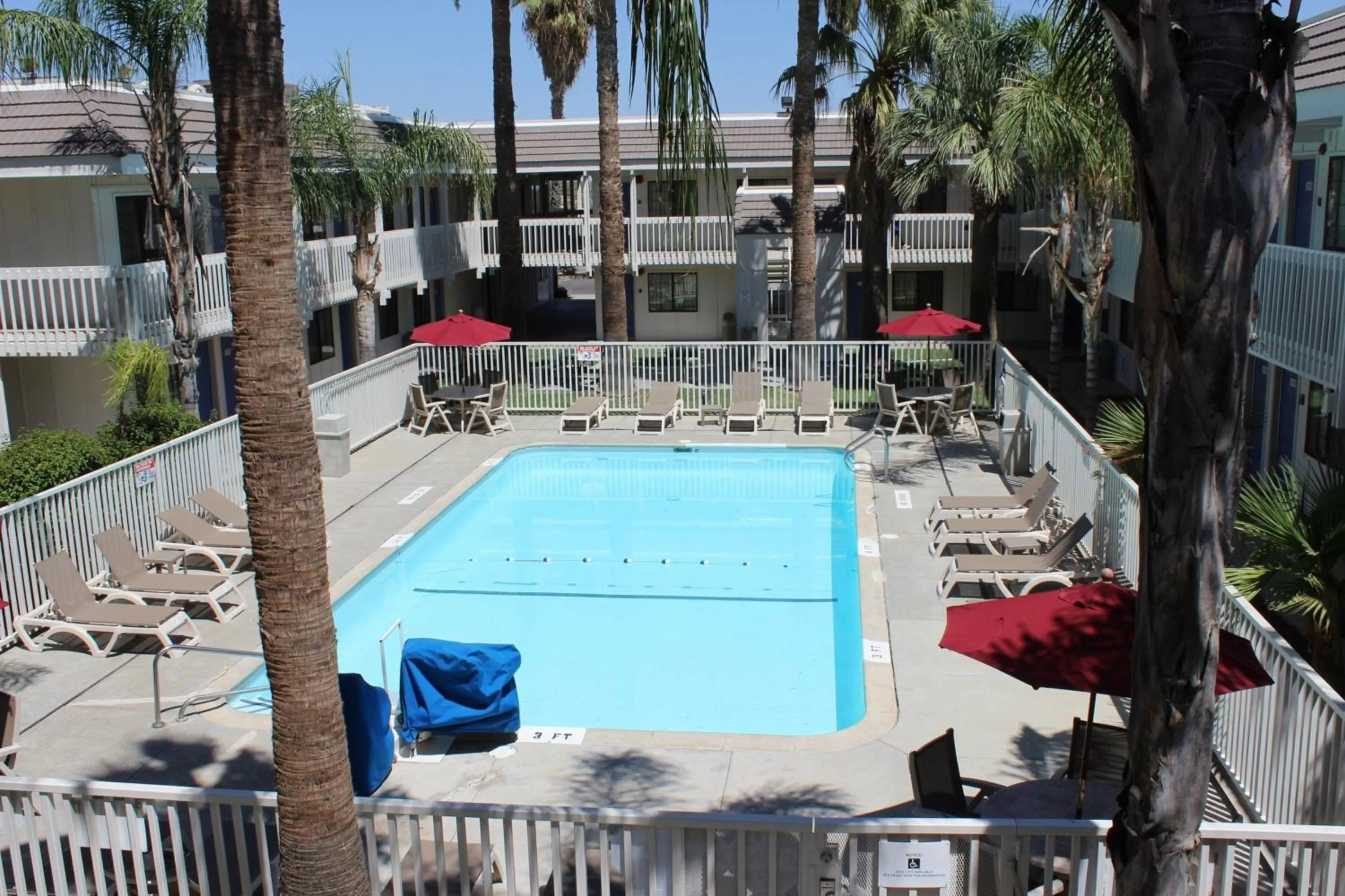 Swimming pool in Motel 6-Coalinga, CA - East
