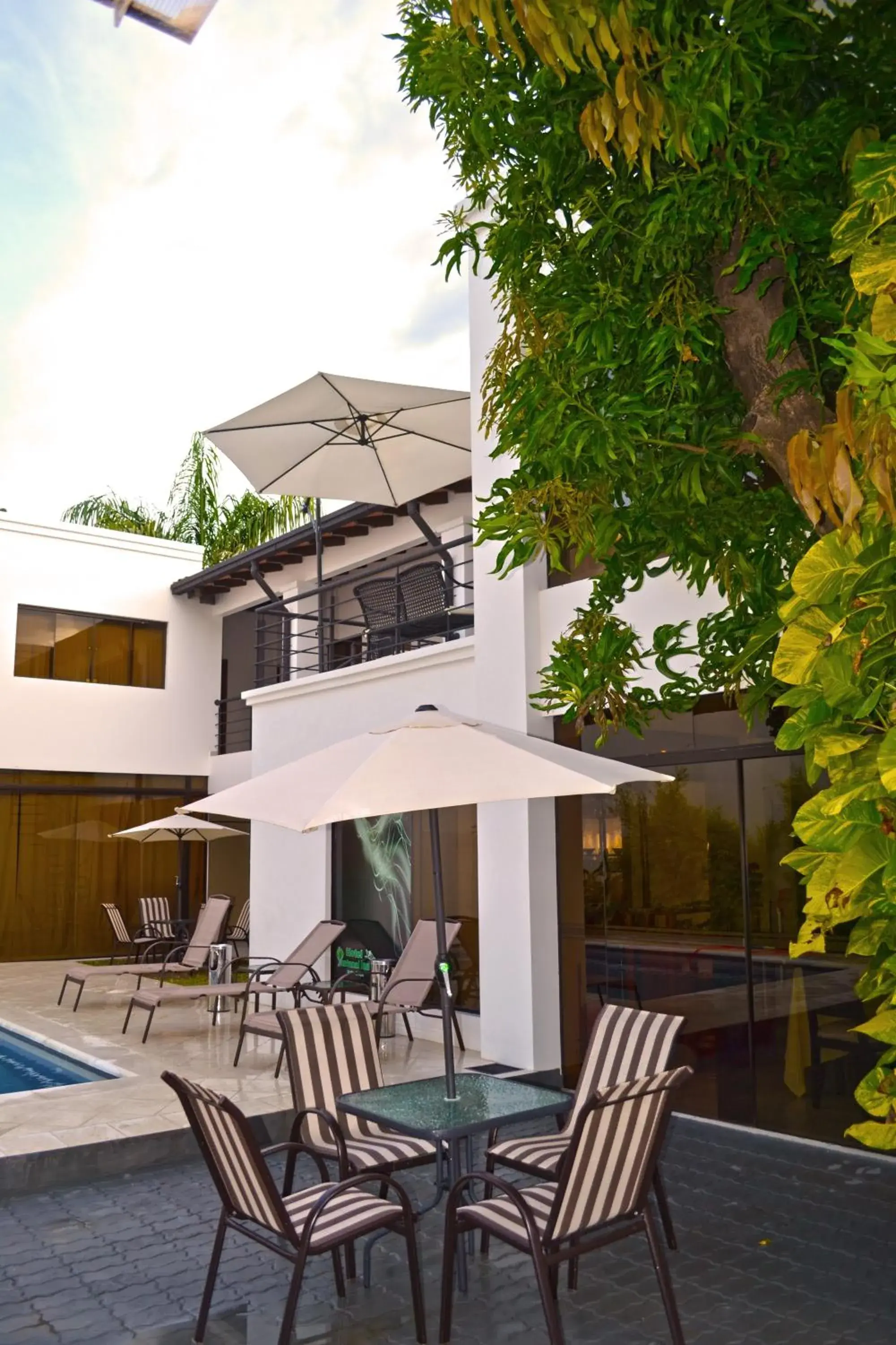 Patio, Swimming Pool in Hotel Pantanal Inn Patio, Swimming Pool in Hotel Pantanal Inn