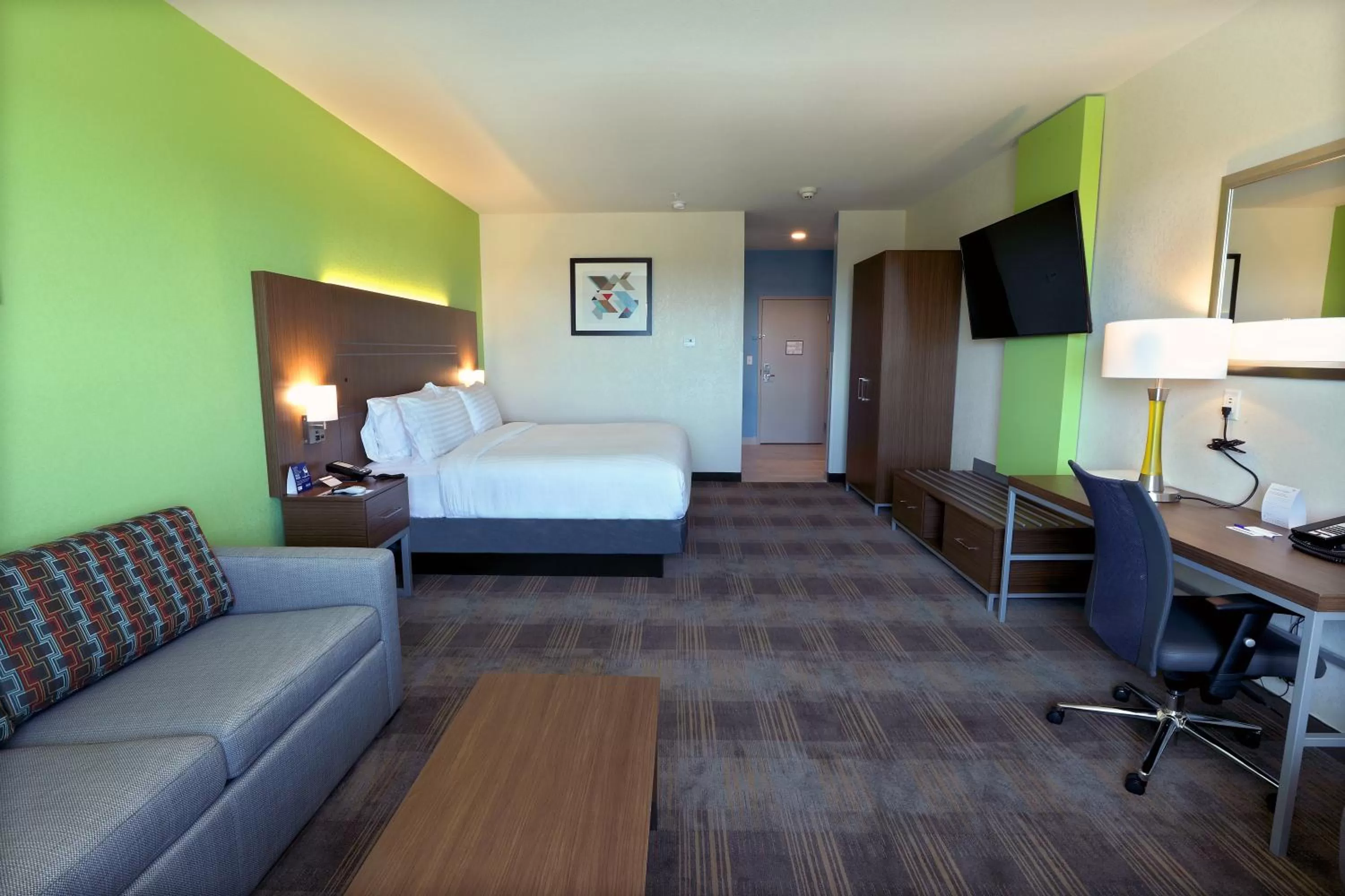 Photo of the whole room, Bed in Holiday Inn Express & Suites - Dripping Springs - Austin Area by IHG